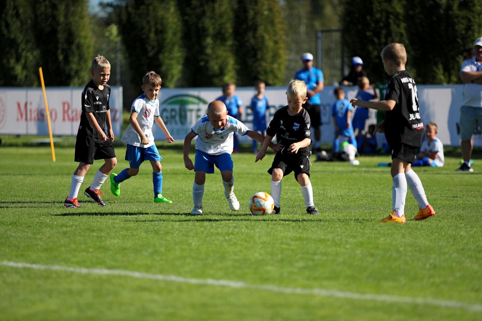 Zdjęcie w galerii na portalu naszraciborz.pl: Macron Cup przy Srebrnej. Piłkarska rywalizacja rocznika 2018 [FOTO] wiadomości z regionu
