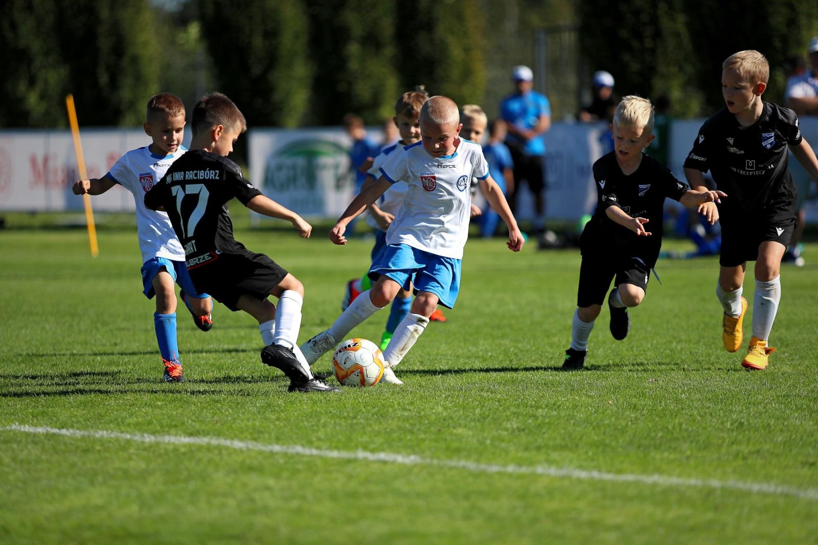 Zdjęcie w galerii na portalu naszraciborz.pl: Macron Cup przy Srebrnej. Piłkarska rywalizacja rocznika 2018 [FOTO] wiadomości z regionu