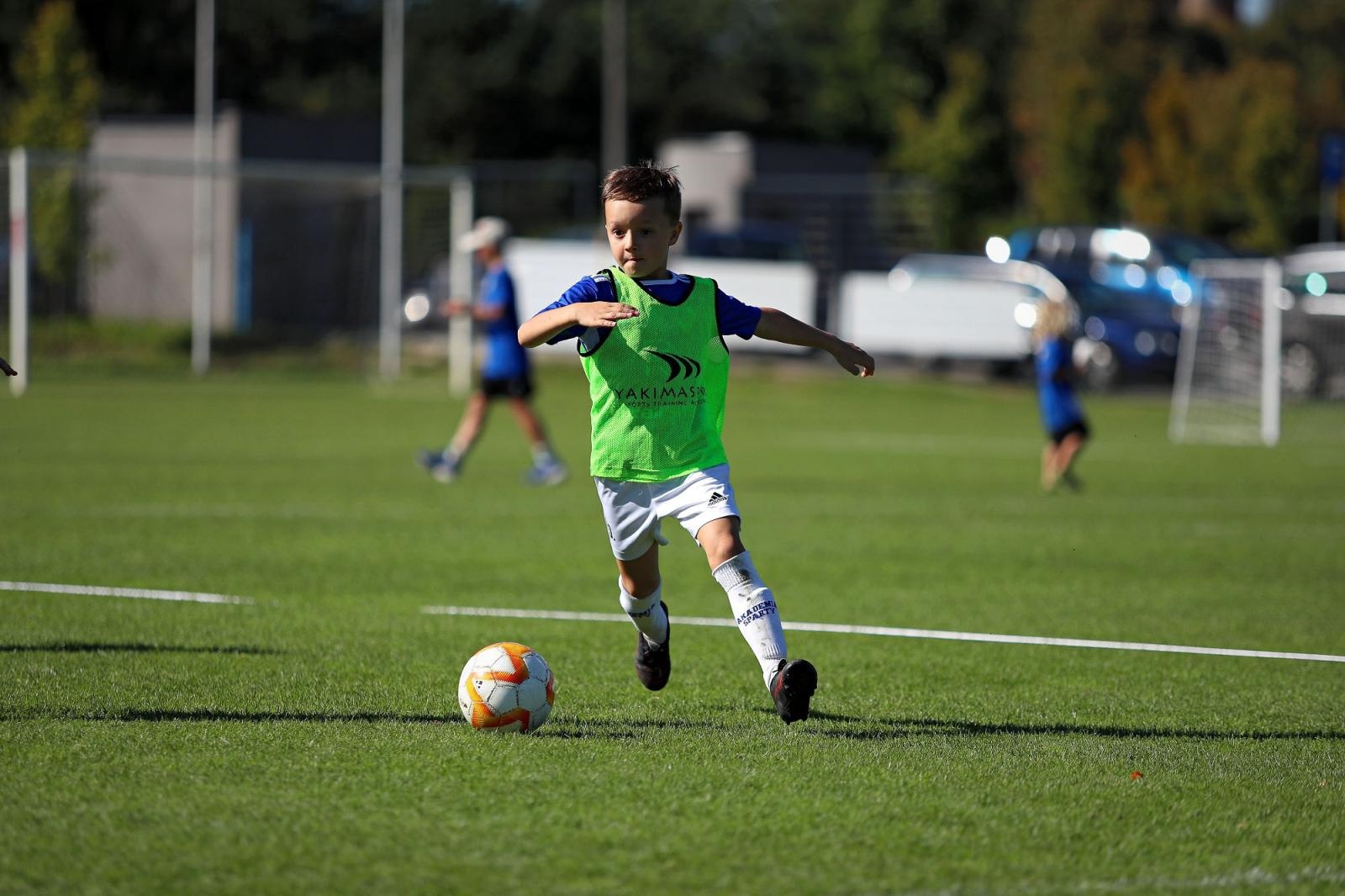Zdjęcie w galerii na portalu naszraciborz.pl: Macron Cup przy Srebrnej. Piłkarska rywalizacja rocznika 2018 [FOTO] wiadomości z regionu
