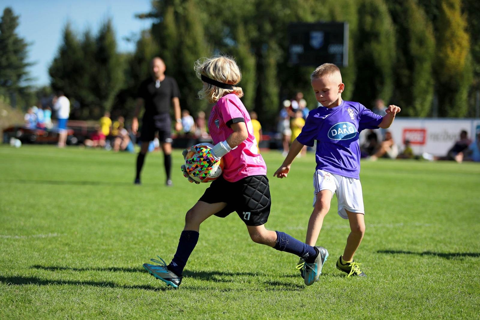 Zdjęcie w galerii na portalu naszraciborz.pl: Macron Cup przy Srebrnej. Piłkarska rywalizacja rocznika 2018 [FOTO] wiadomości z regionu
