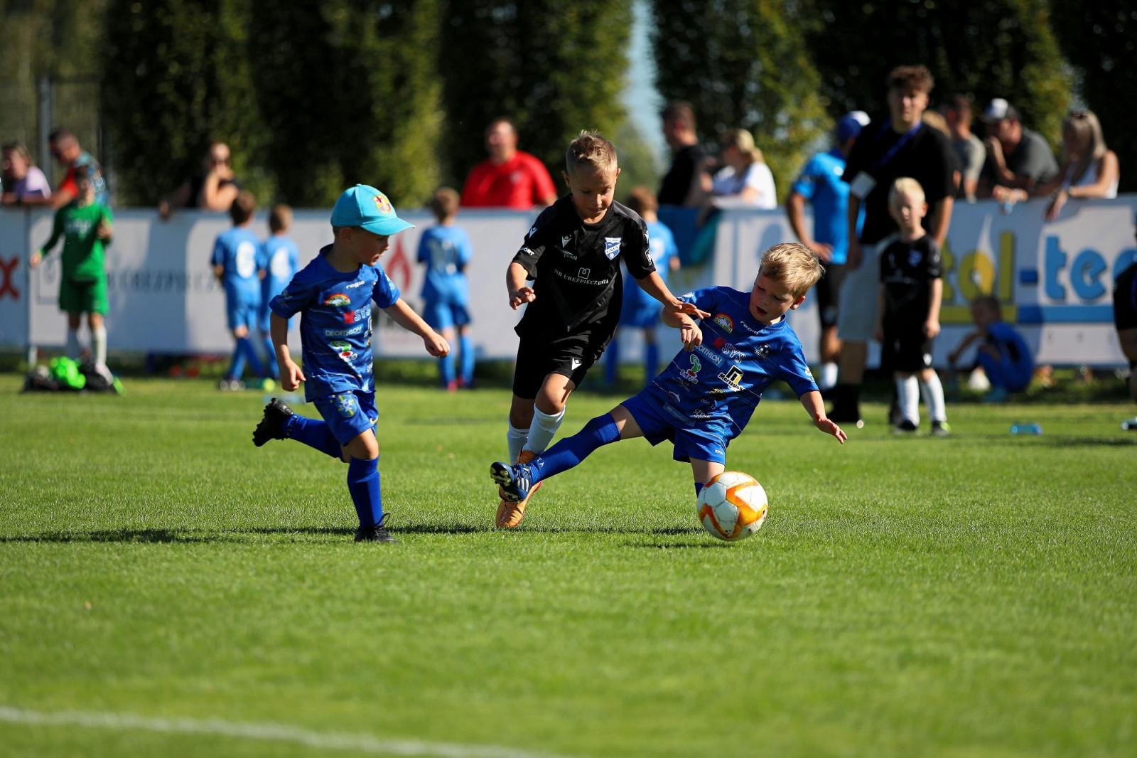 Zdjęcie w galerii na portalu naszraciborz.pl: Macron Cup przy Srebrnej. Piłkarska rywalizacja rocznika 2018 [FOTO] wiadomości z regionu