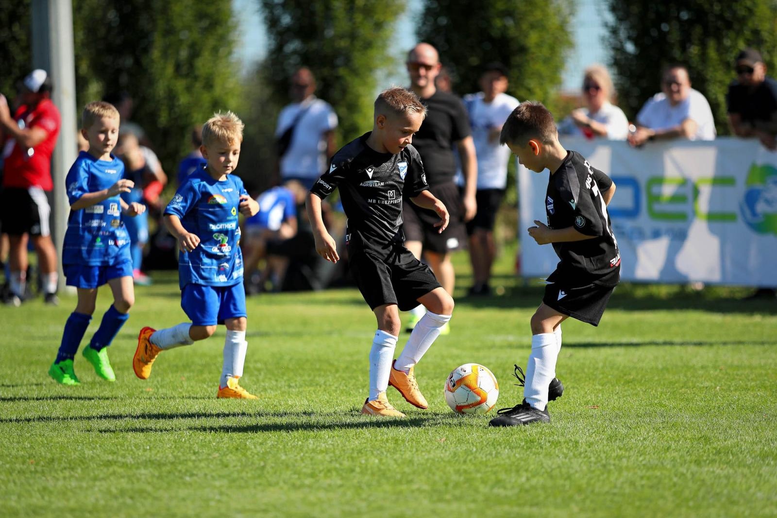 Zdjęcie w galerii na portalu naszraciborz.pl: Macron Cup przy Srebrnej. Piłkarska rywalizacja rocznika 2018 [FOTO] wiadomości z regionu