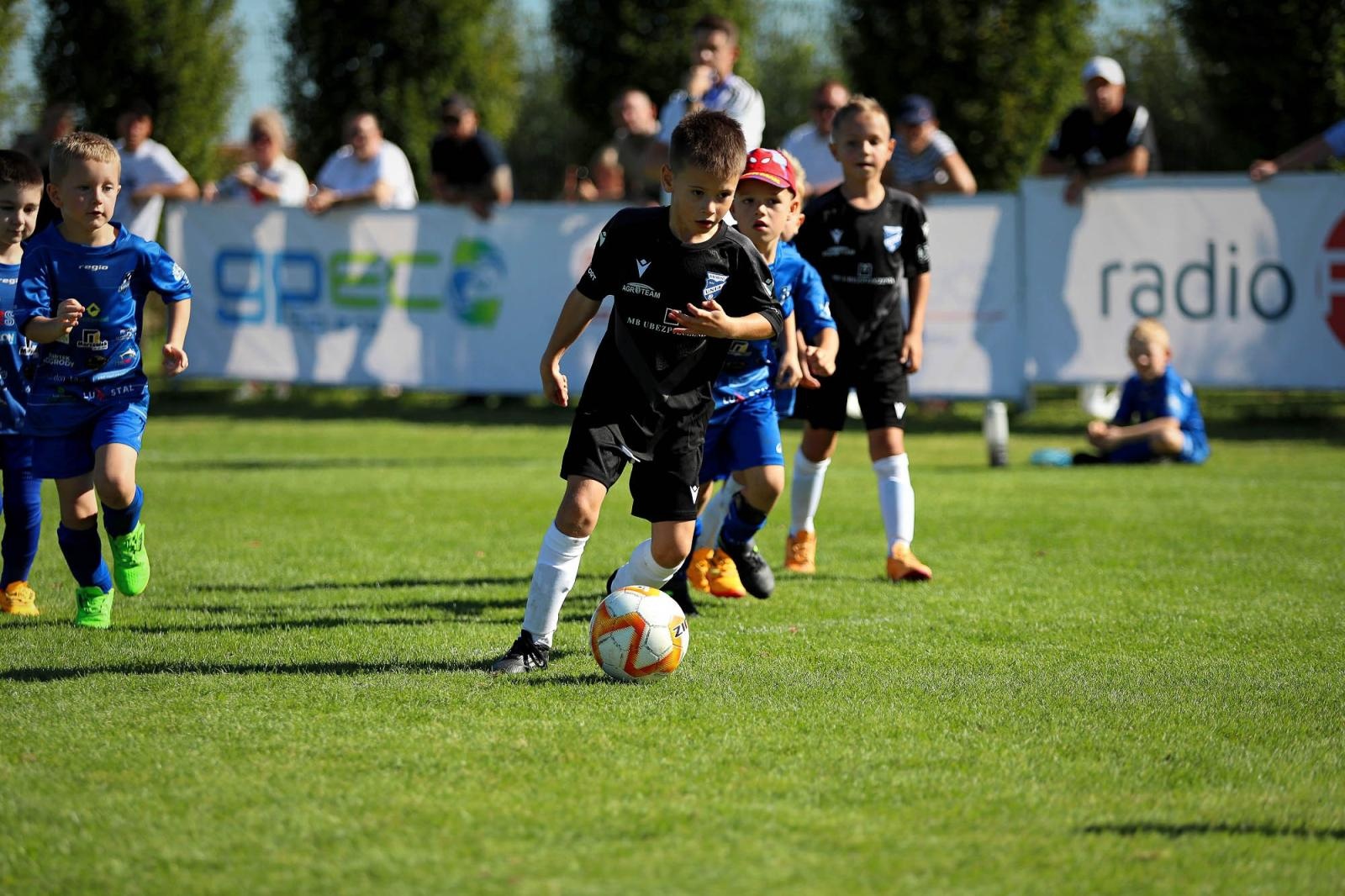 Zdjęcie w galerii na portalu naszraciborz.pl: Macron Cup przy Srebrnej. Piłkarska rywalizacja rocznika 2018 [FOTO] wiadomości z regionu