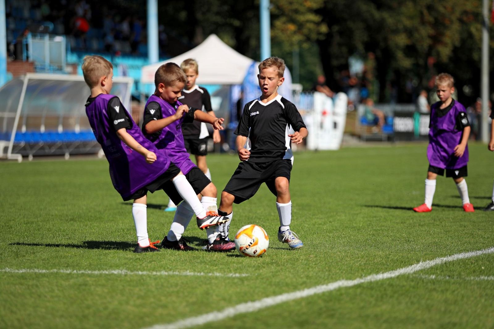 Zdjęcie w galerii na portalu naszraciborz.pl: Macron Cup przy Srebrnej. Piłkarska rywalizacja rocznika 2018 [FOTO] wiadomości z regionu