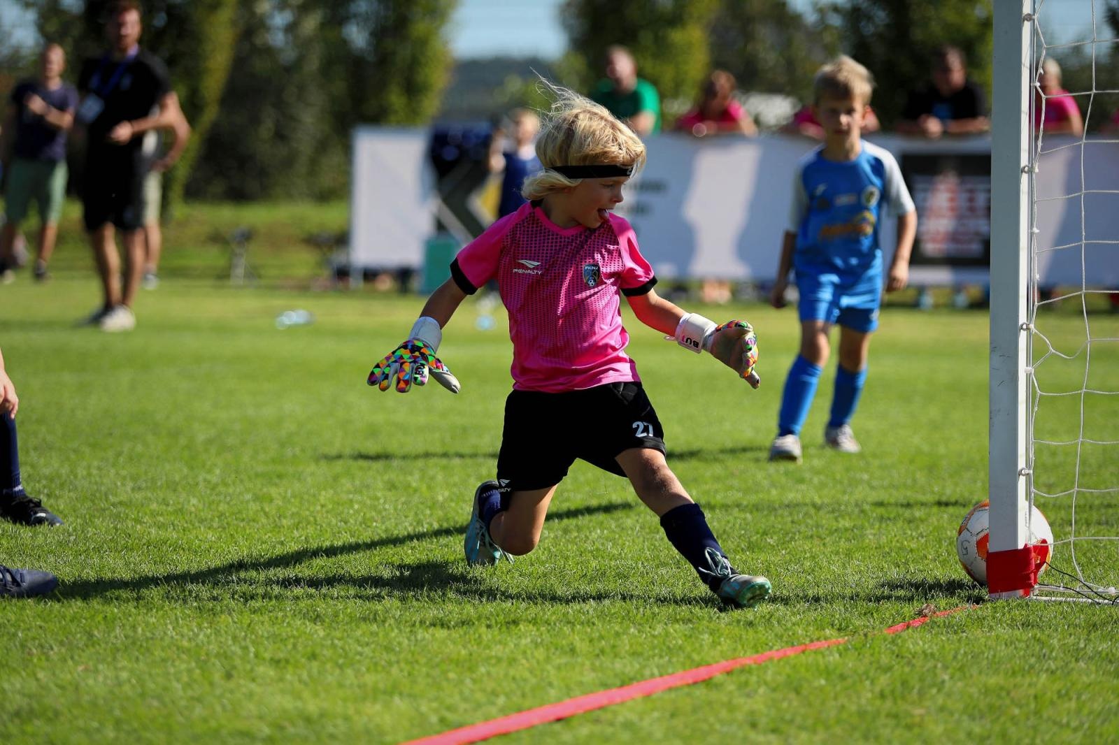 Zdjęcie w galerii na portalu naszraciborz.pl: Macron Cup przy Srebrnej. Piłkarska rywalizacja rocznika 2018 [FOTO] wiadomości z regionu