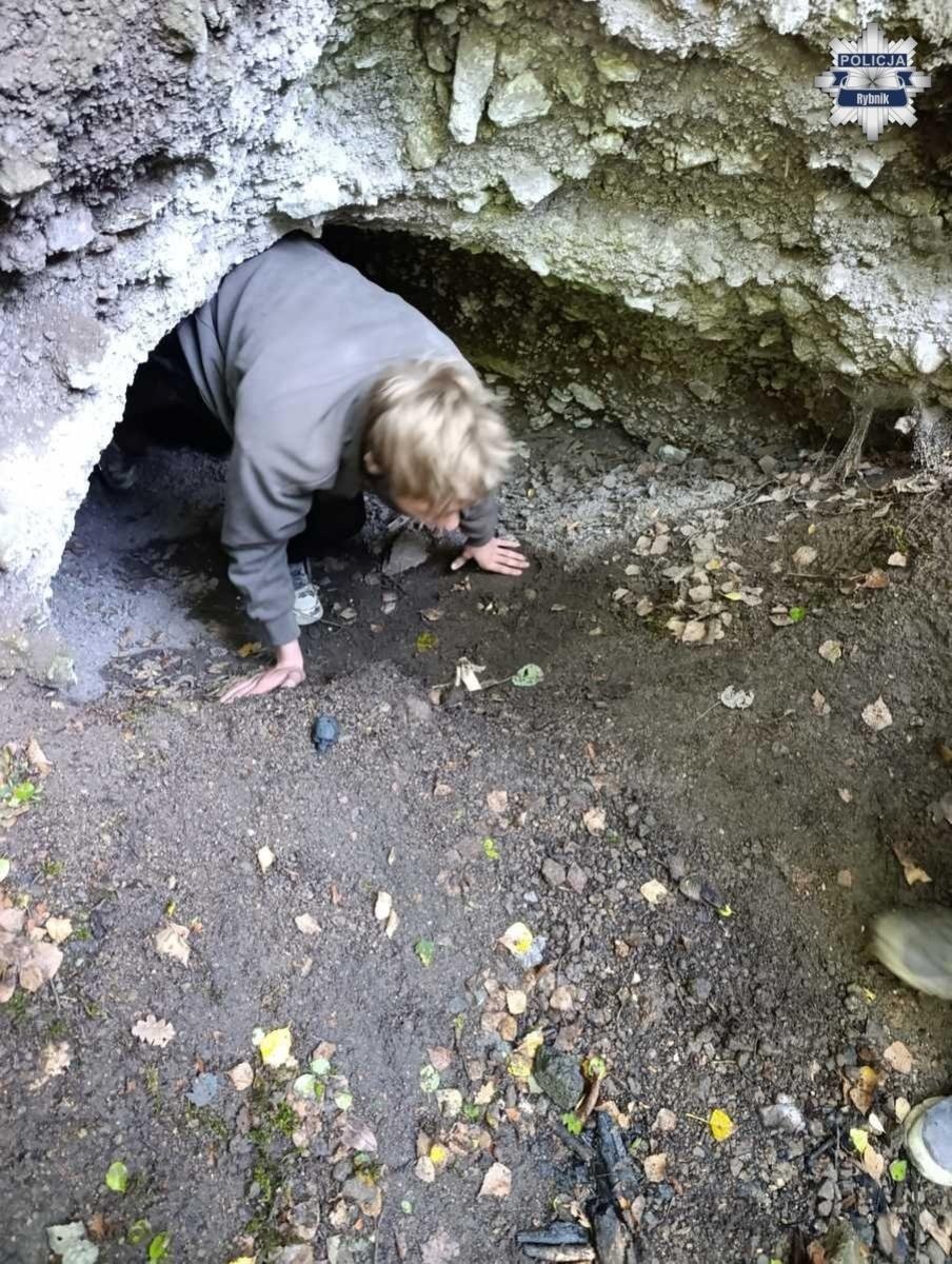Zdjęcie w galerii na portalu naszraciborz.pl: Nieletni włamywacze ukrywali się w ziemiance na hałdach. Uciekli z placówki pod Raciborzem wiadomości z regionu