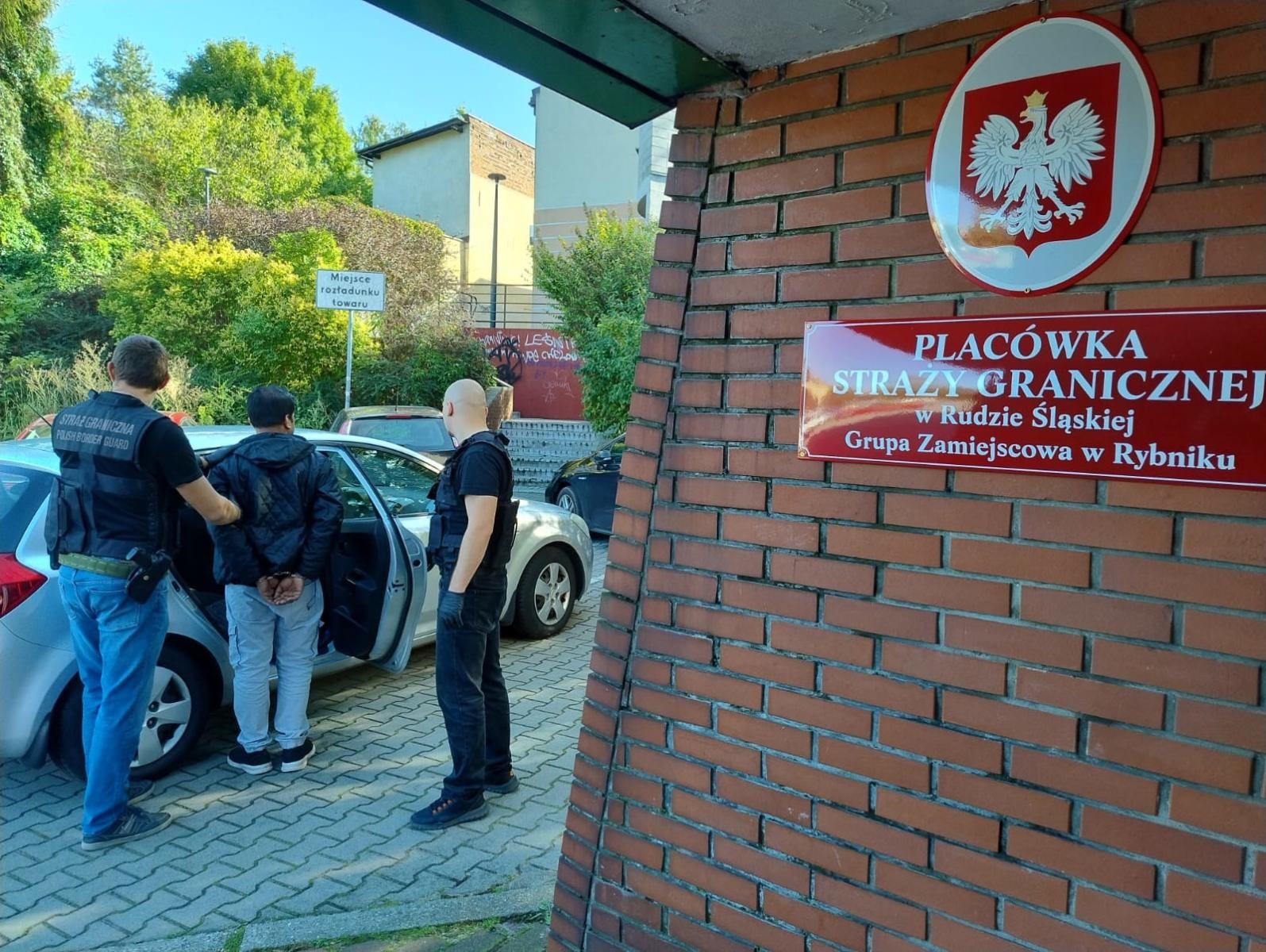 Zdjęcie w galerii na portalu naszraciborz.pl: Hindusi nielegalnie pracowali na terenie Raciborza wiadomości z regionu