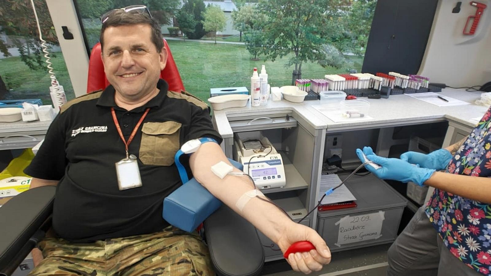 Zdjęcie w galerii na portalu naszraciborz.pl: Strażnicy graniczni oddali krew – gest solidarności i wsparcia wiadomości z regionu