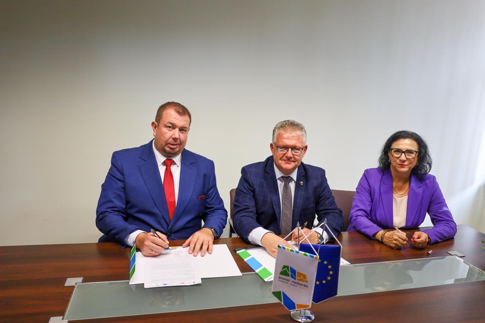 Zdjęcie w galerii na portalu naszraciborz.pl: Inwestycja w ekologię i oszczędność energii. Powiat Raciborski i Gmina Krzyżanowice stawiają na fotowoltaikę wiadomości z regionu