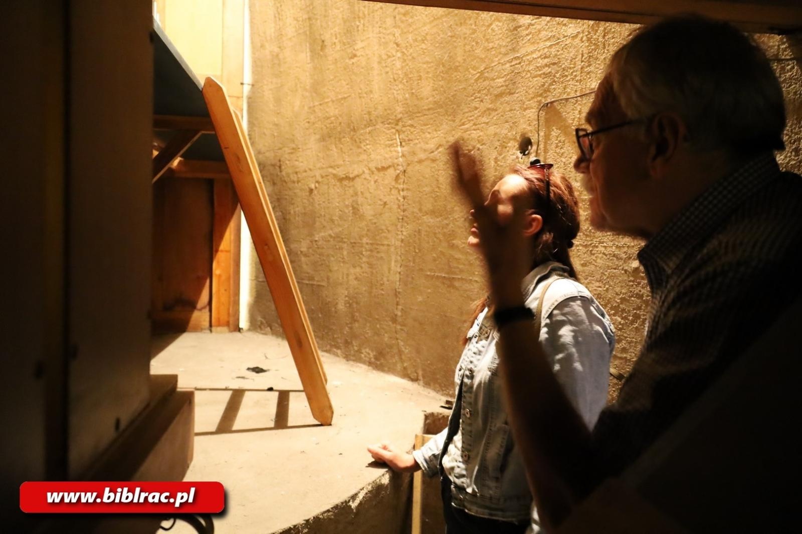 Zdjęcie w galerii na portalu naszraciborz.pl: Uczestnicy Europejskich Dni Dziedzictwa w Raciborzu zwiedzili Okrąglak wiadomości z regionu