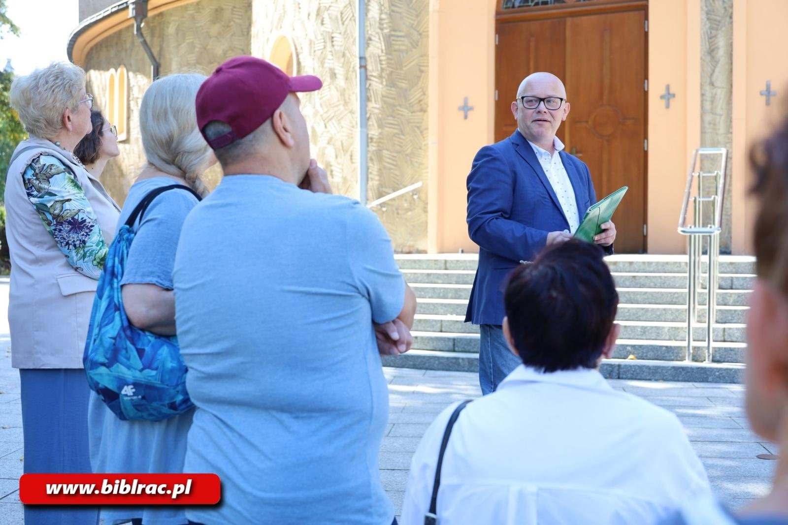 Zdjęcie w galerii na portalu naszraciborz.pl: Uczestnicy Europejskich Dni Dziedzictwa w Raciborzu zwiedzili Okrąglak wiadomości z regionu
