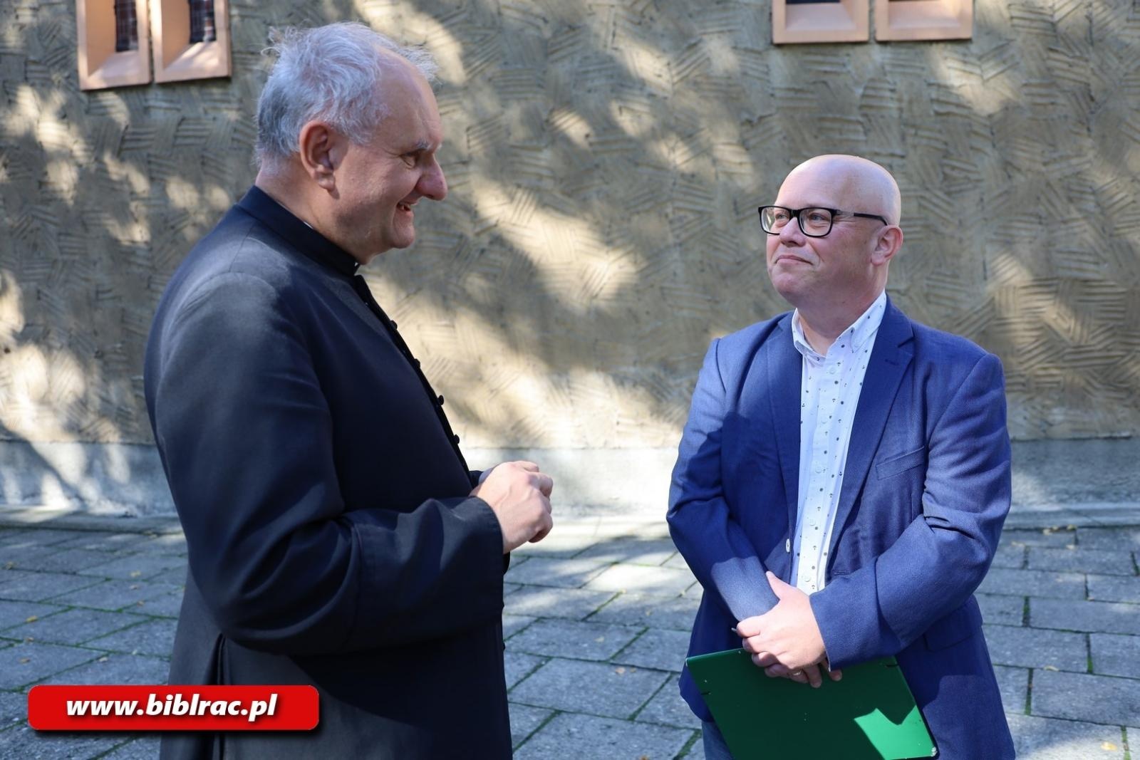 Zdjęcie w galerii na portalu naszraciborz.pl: Uczestnicy Europejskich Dni Dziedzictwa w Raciborzu zwiedzili Okrąglak wiadomości z regionu