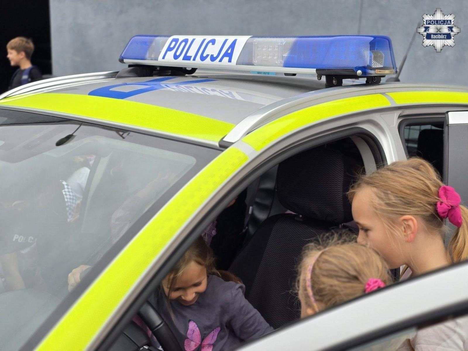 Zdjęcie w galerii na portalu naszraciborz.pl: Uczniowie z Grzegorzowic odwiedzili raciborską komendę policji wiadomości z regionu