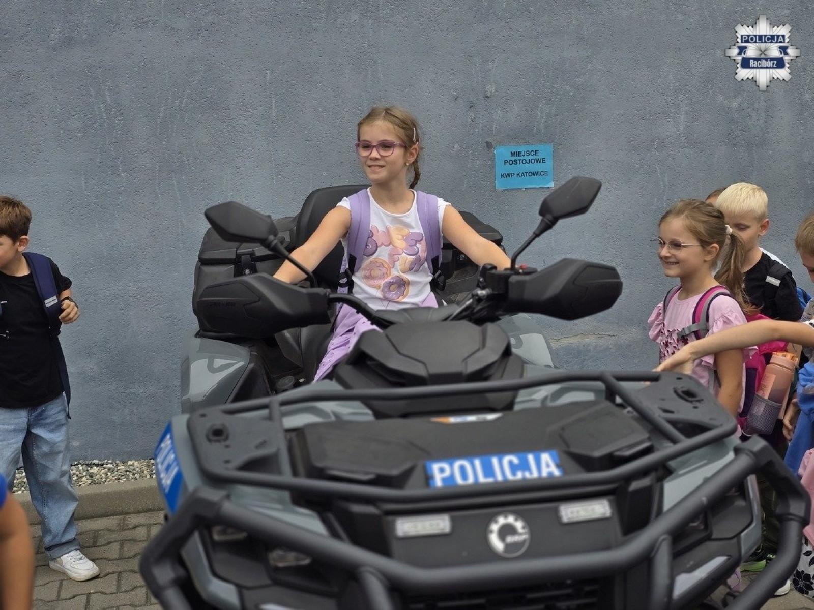 Zdjęcie w galerii na portalu naszraciborz.pl: Uczniowie z Grzegorzowic odwiedzili raciborską komendę policji wiadomości z regionu