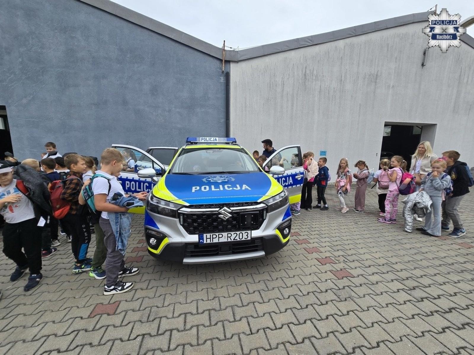 Zdjęcie w galerii na portalu naszraciborz.pl: Uczniowie z Grzegorzowic odwiedzili raciborską komendę policji wiadomości z regionu
