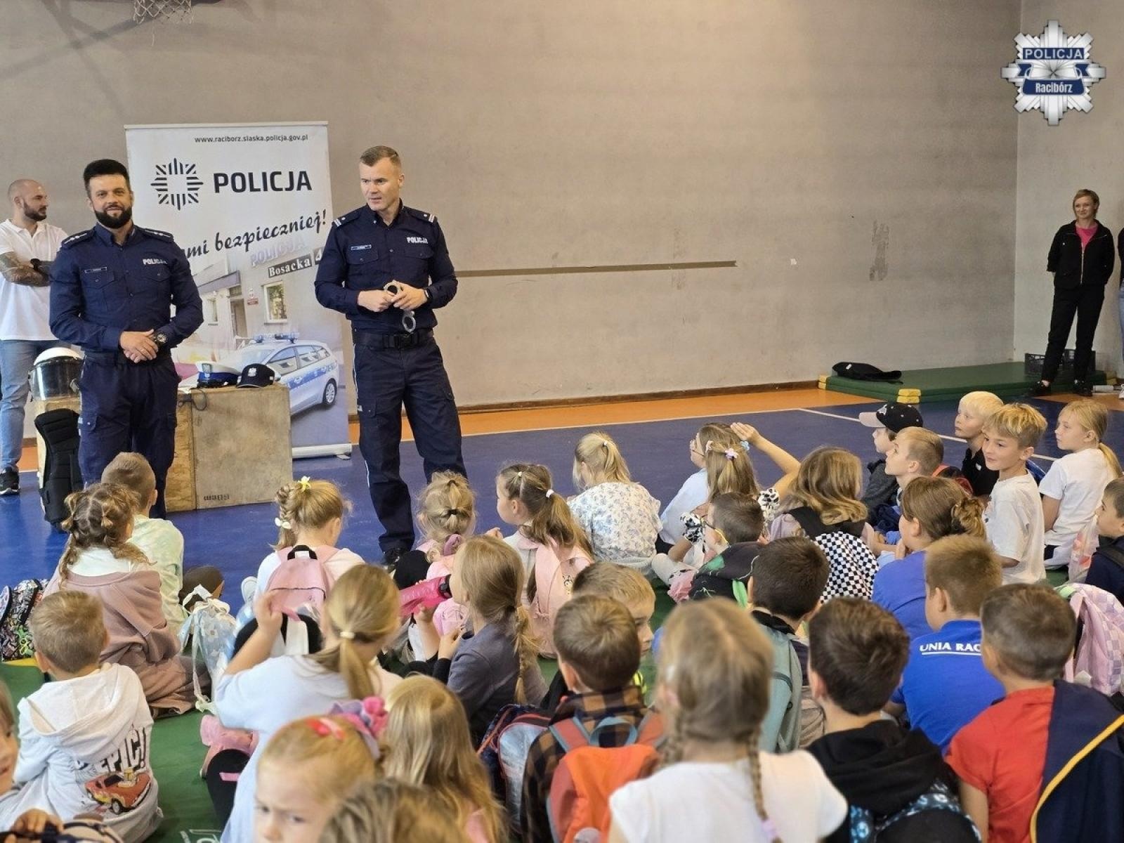 Zdjęcie w galerii na portalu naszraciborz.pl: Uczniowie z Grzegorzowic odwiedzili raciborską komendę policji wiadomości z regionu