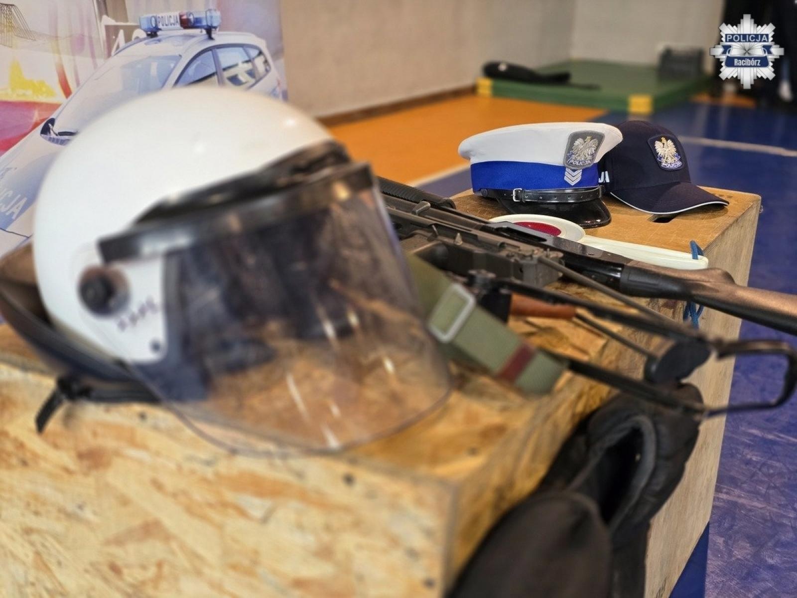 Zdjęcie w galerii na portalu naszraciborz.pl: Uczniowie z Grzegorzowic odwiedzili raciborską komendę policji wiadomości z regionu