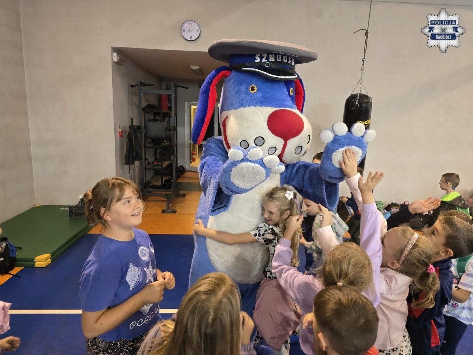 Zdjęcie w galerii na portalu naszraciborz.pl: Uczniowie z Grzegorzowic odwiedzili raciborską komendę policji wiadomości z regionu