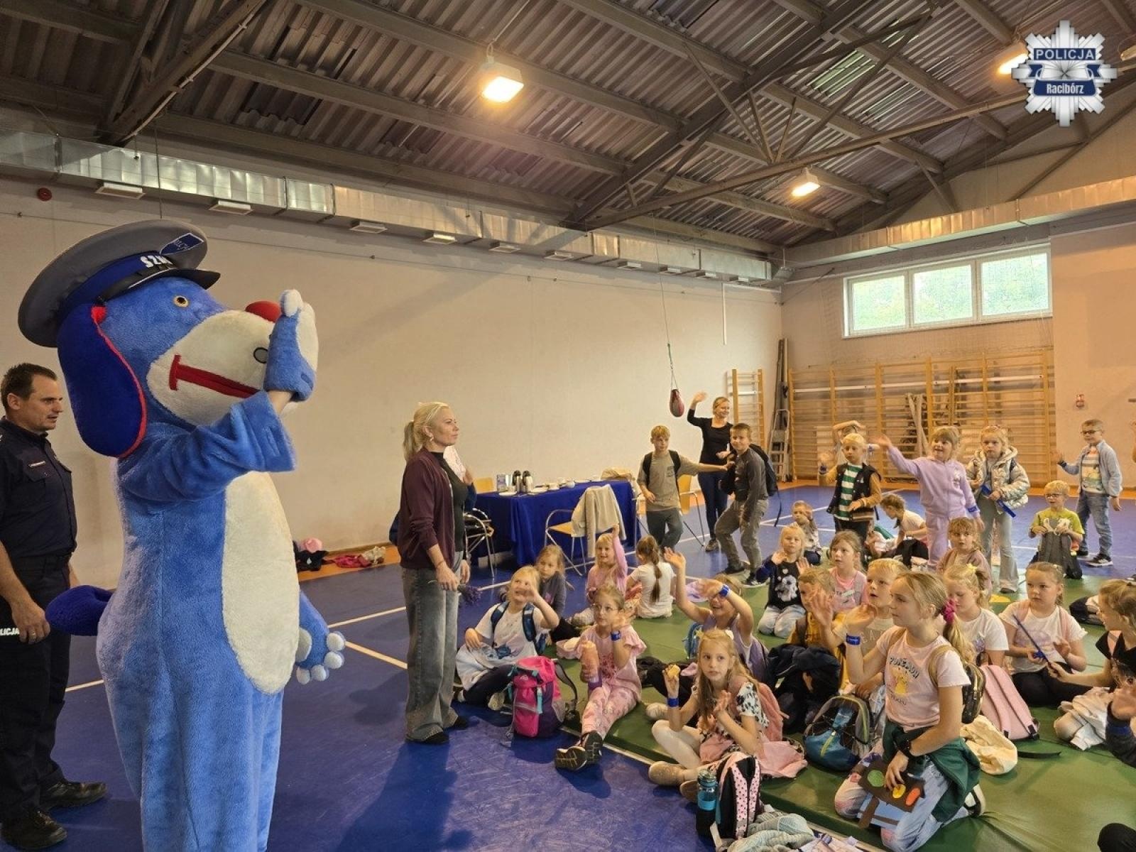 Zdjęcie w galerii na portalu naszraciborz.pl: Uczniowie z Grzegorzowic odwiedzili raciborską komendę policji wiadomości z regionu