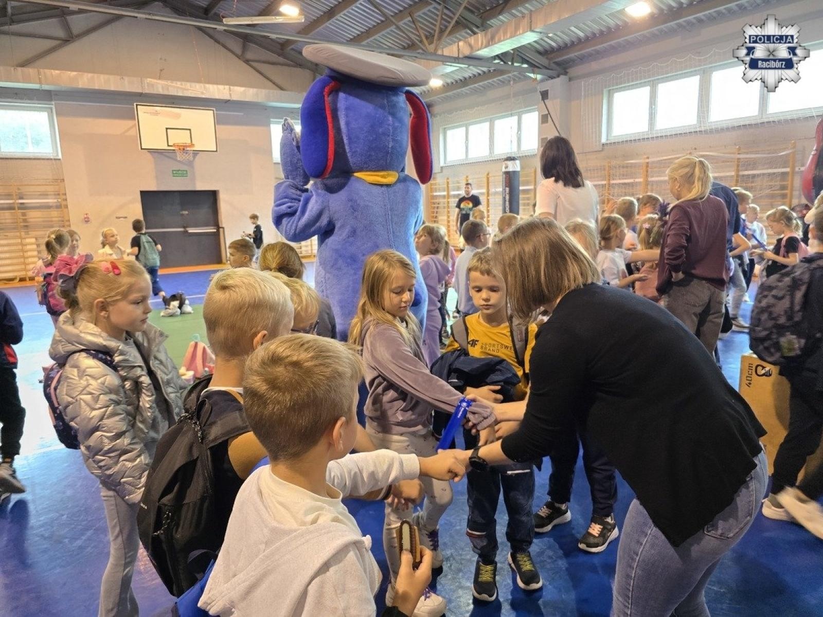 Zdjęcie w galerii na portalu naszraciborz.pl: Uczniowie z Grzegorzowic odwiedzili raciborską komendę policji wiadomości z regionu