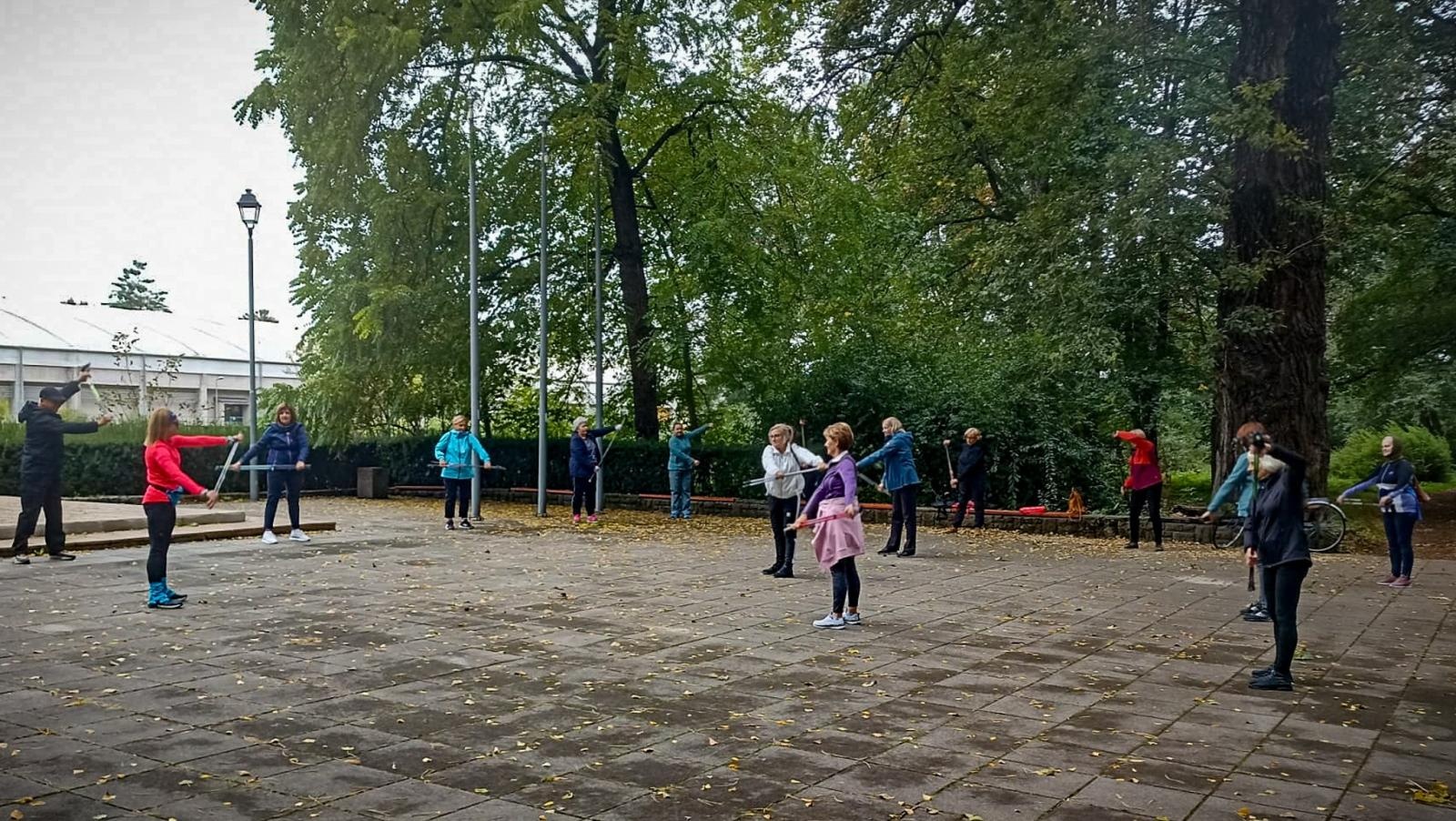 Zdjęcie w galerii na portalu naszraciborz.pl: Aktywny Senior 2025 w Parku Zamkowym wiadomości z regionu