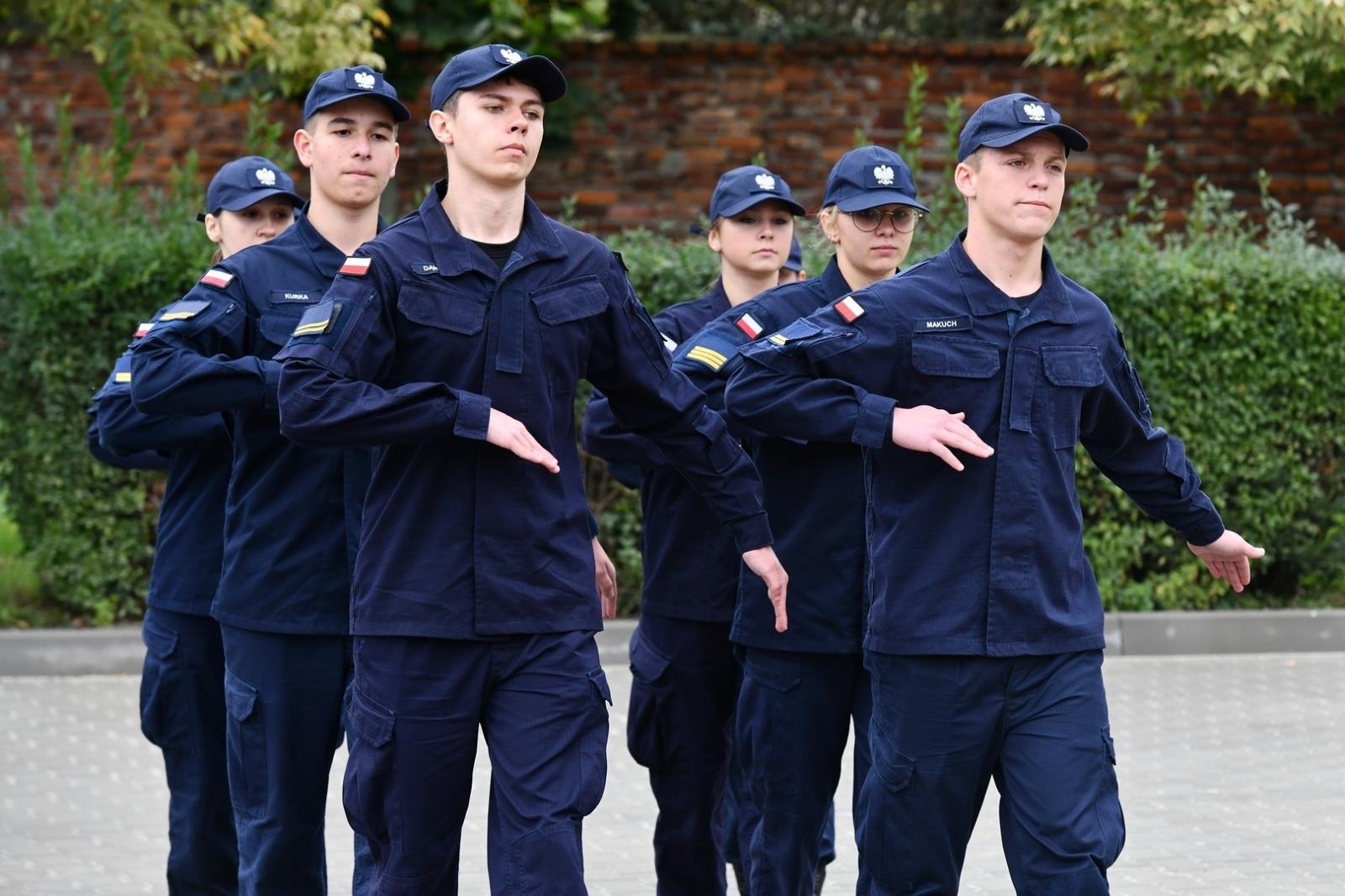 Zdjęcie w galerii na portalu naszraciborz.pl: II Ogólnopolski Przegląd Musztry Klas Mundurowych w Raciborzu wiadomości z regionu