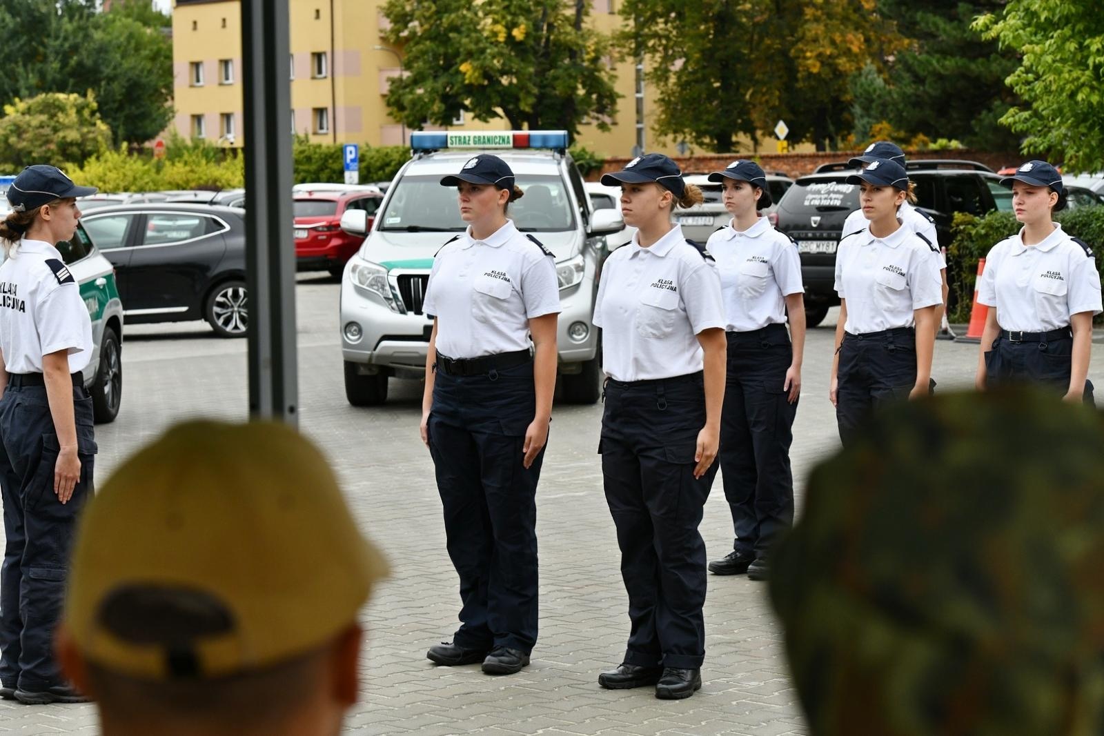 Zdjęcie w galerii na portalu naszraciborz.pl: II Ogólnopolski Przegląd Musztry Klas Mundurowych w Raciborzu wiadomości z regionu