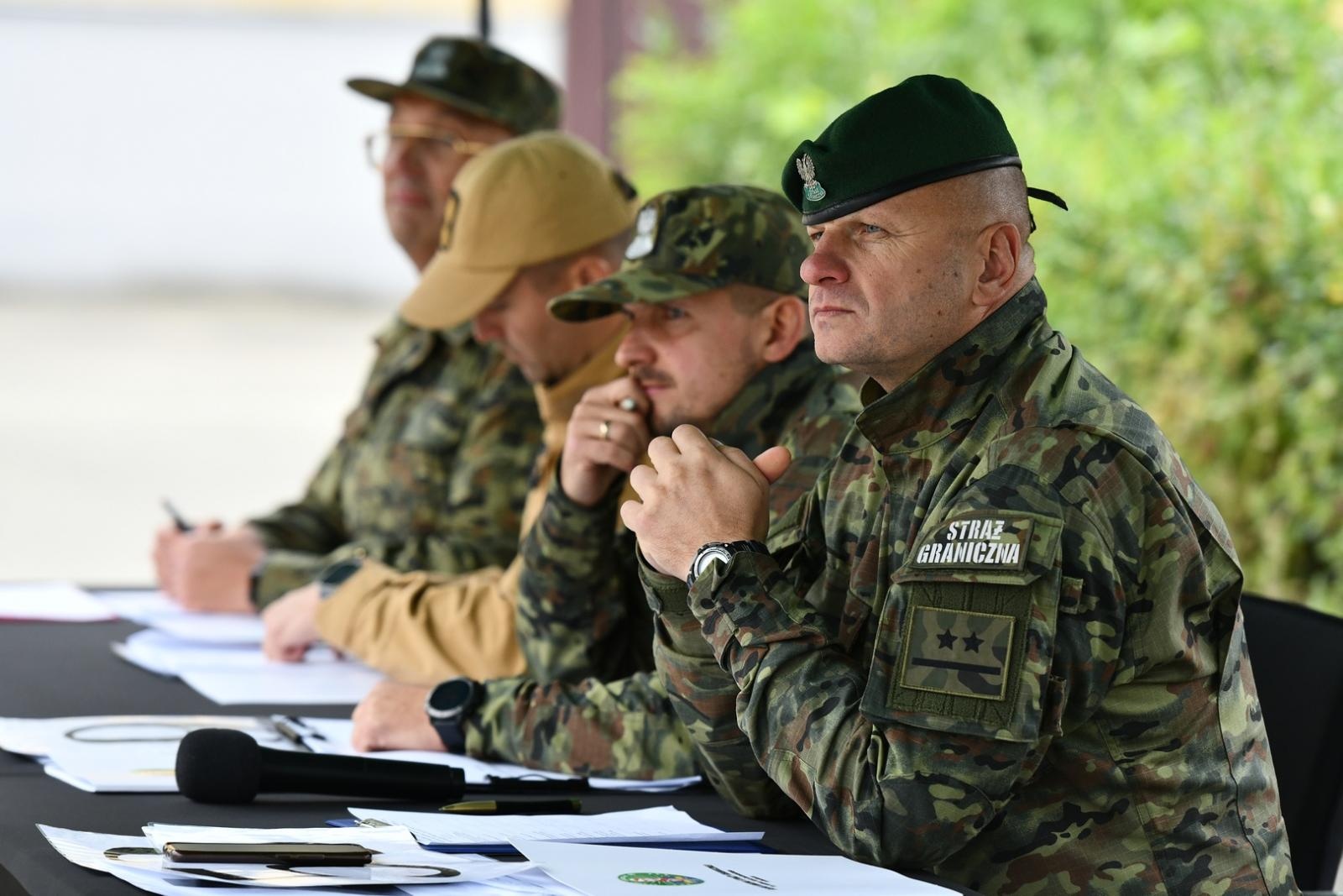 Zdjęcie w galerii na portalu naszraciborz.pl: II Ogólnopolski Przegląd Musztry Klas Mundurowych w Raciborzu wiadomości z regionu