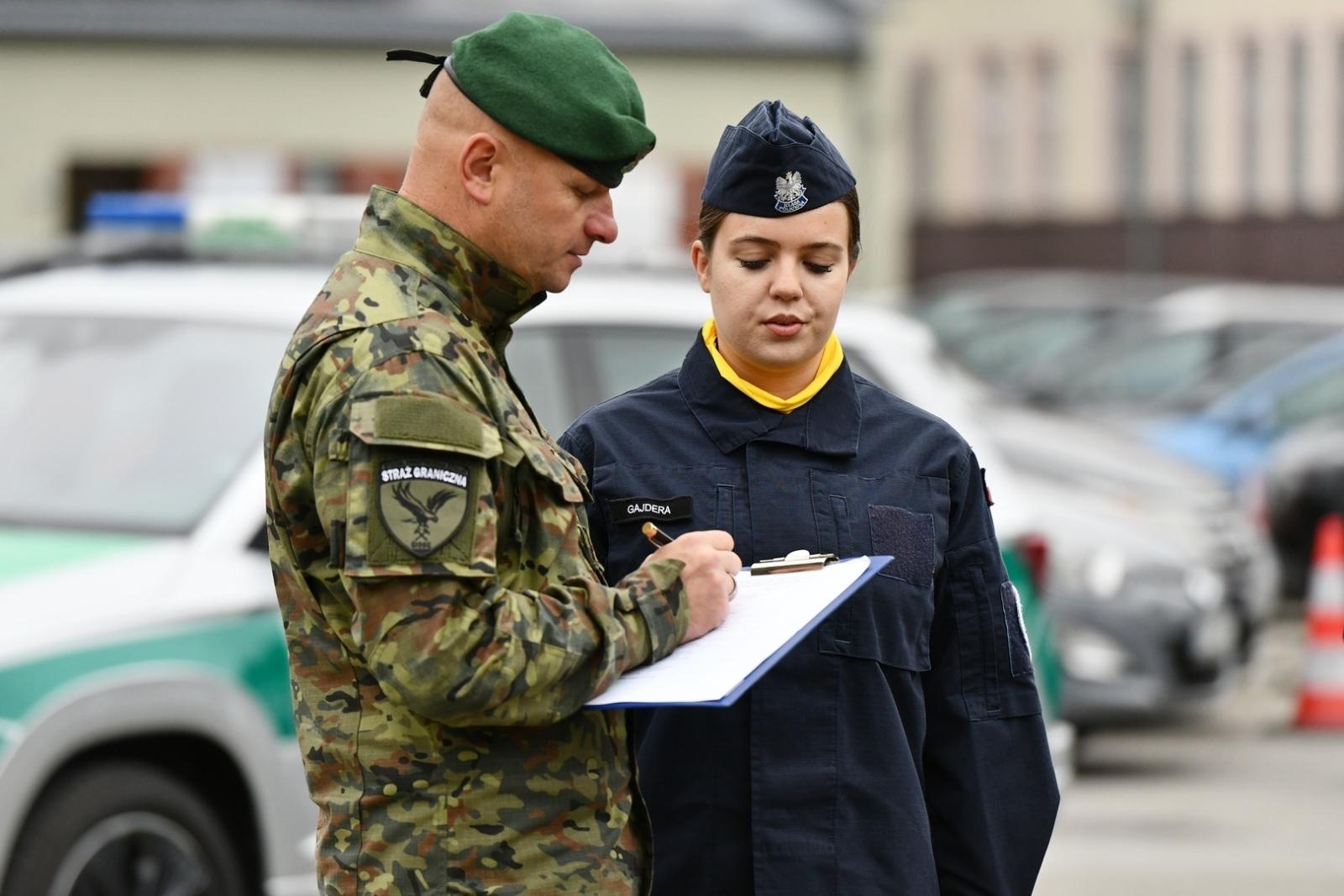 Zdjęcie w galerii na portalu naszraciborz.pl: II Ogólnopolski Przegląd Musztry Klas Mundurowych w Raciborzu wiadomości z regionu