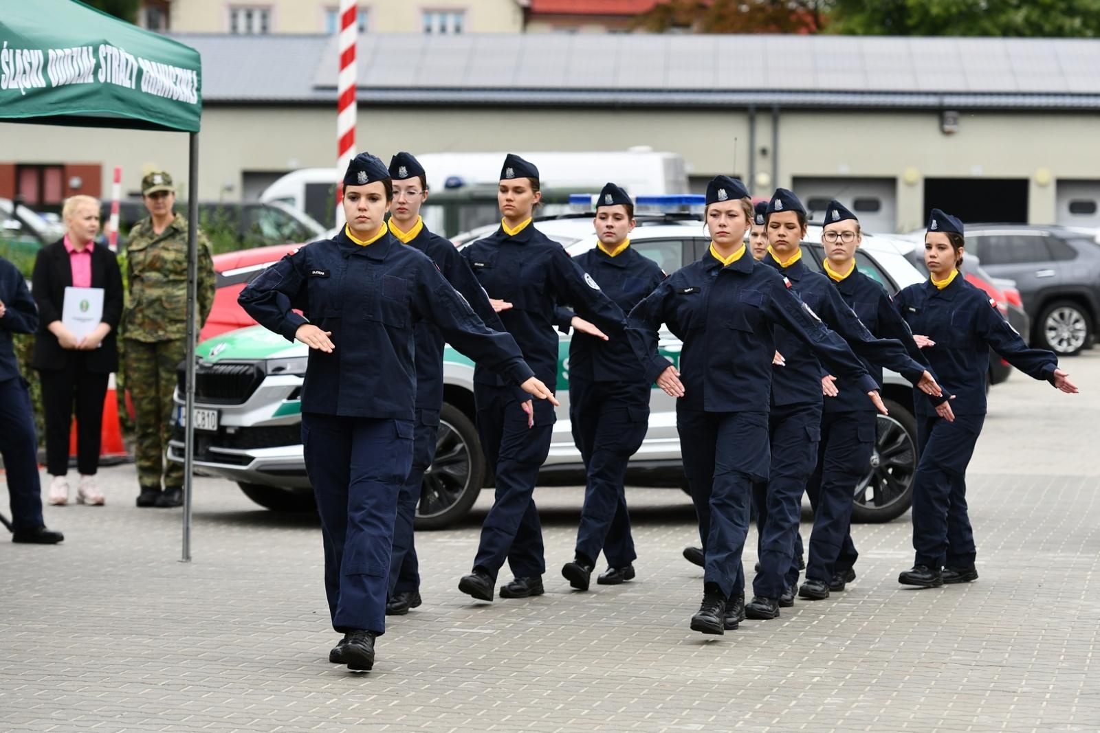 Zdjęcie w galerii na portalu naszraciborz.pl: II Ogólnopolski Przegląd Musztry Klas Mundurowych w Raciborzu wiadomości z regionu