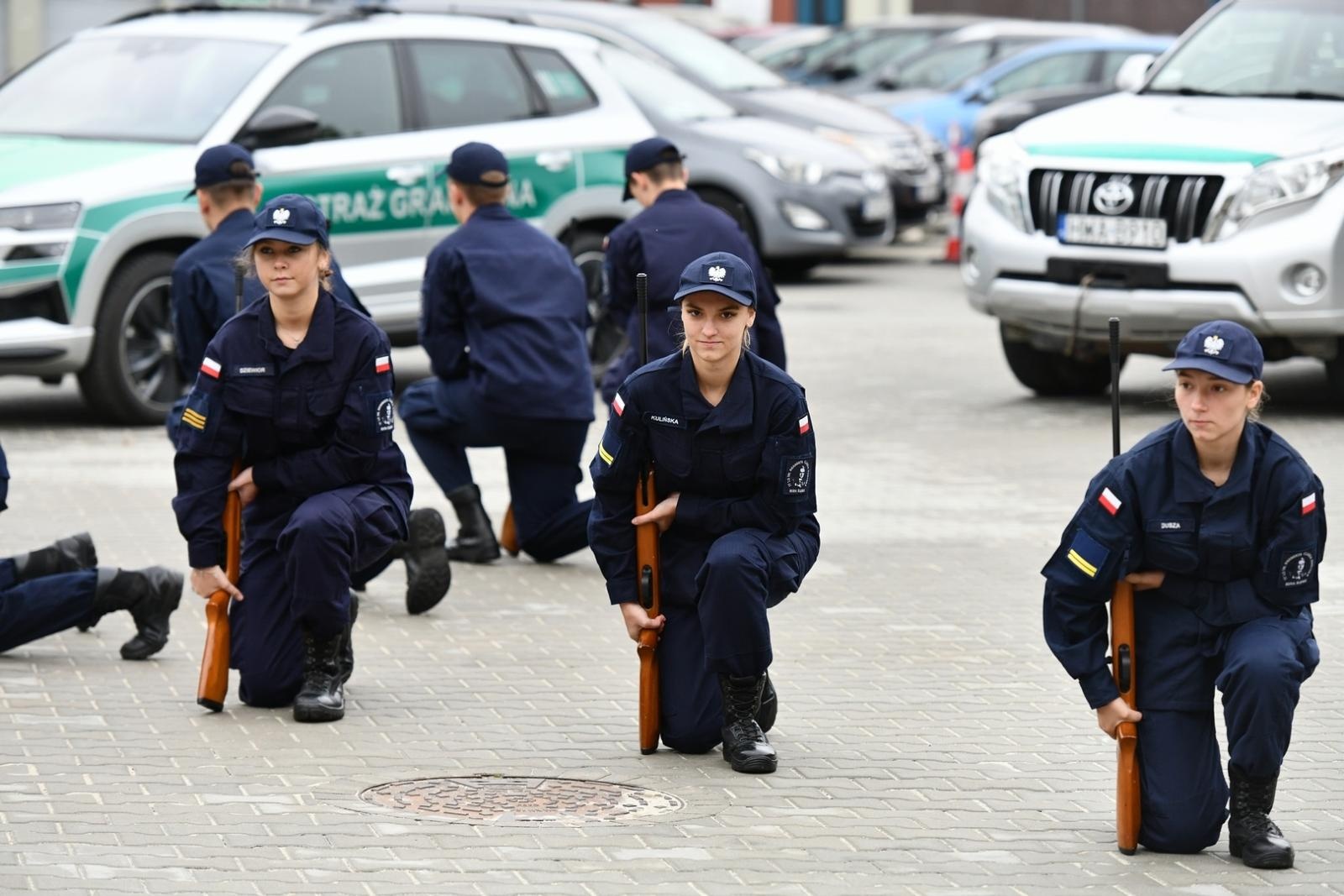 Zdjęcie w galerii na portalu naszraciborz.pl: II Ogólnopolski Przegląd Musztry Klas Mundurowych w Raciborzu wiadomości z regionu