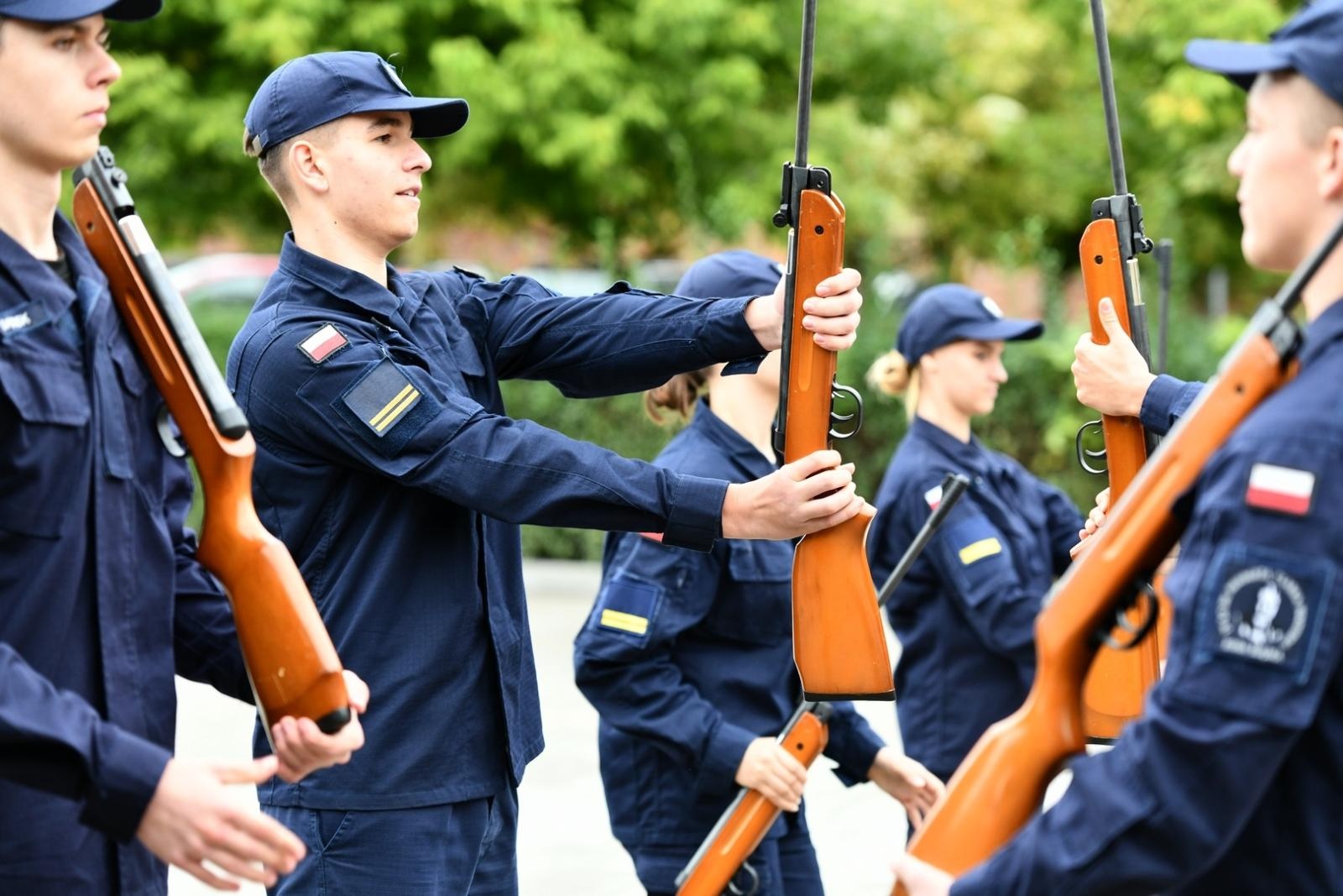 Zdjęcie w galerii na portalu naszraciborz.pl: II Ogólnopolski Przegląd Musztry Klas Mundurowych w Raciborzu wiadomości z regionu