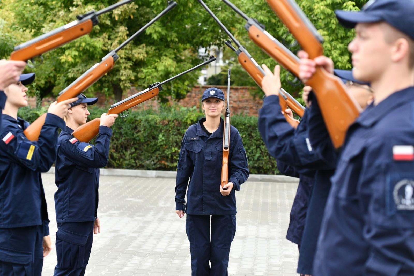 Zdjęcie w galerii na portalu naszraciborz.pl: II Ogólnopolski Przegląd Musztry Klas Mundurowych w Raciborzu wiadomości z regionu