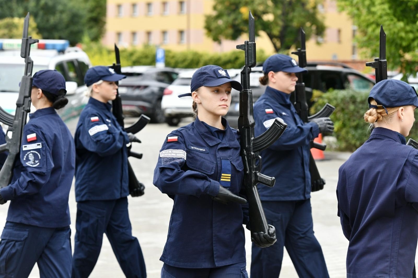Zdjęcie w galerii na portalu naszraciborz.pl: II Ogólnopolski Przegląd Musztry Klas Mundurowych w Raciborzu wiadomości z regionu