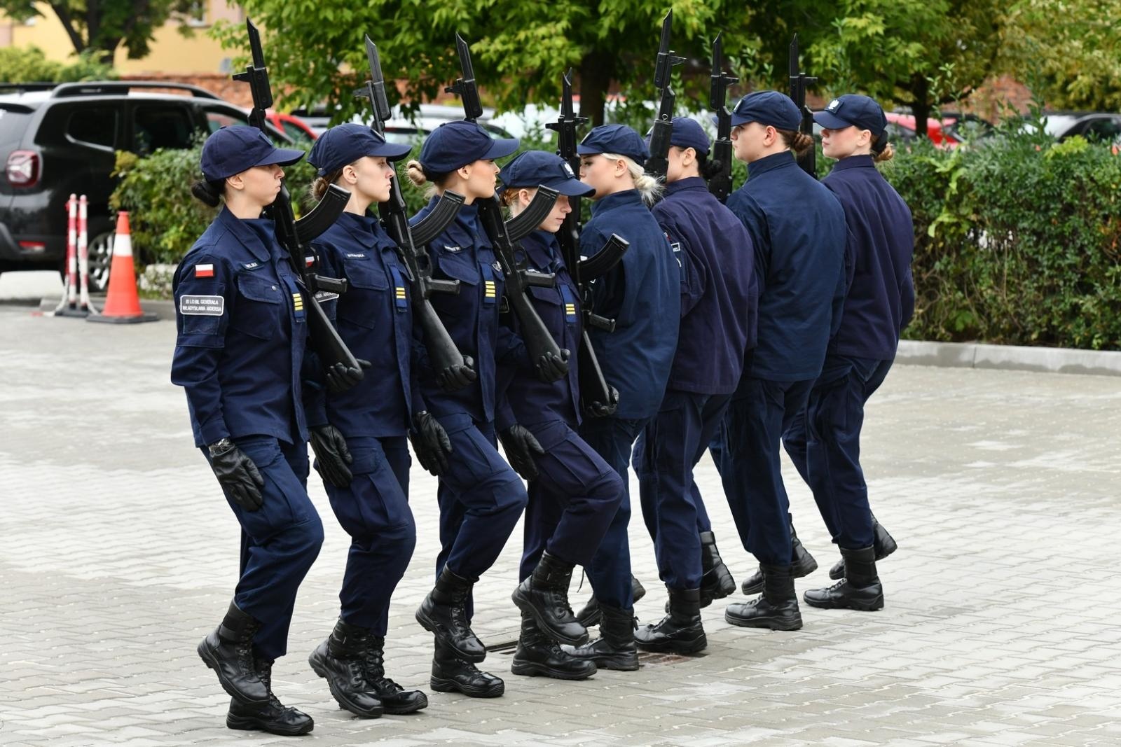 Zdjęcie w galerii na portalu naszraciborz.pl: II Ogólnopolski Przegląd Musztry Klas Mundurowych w Raciborzu wiadomości z regionu