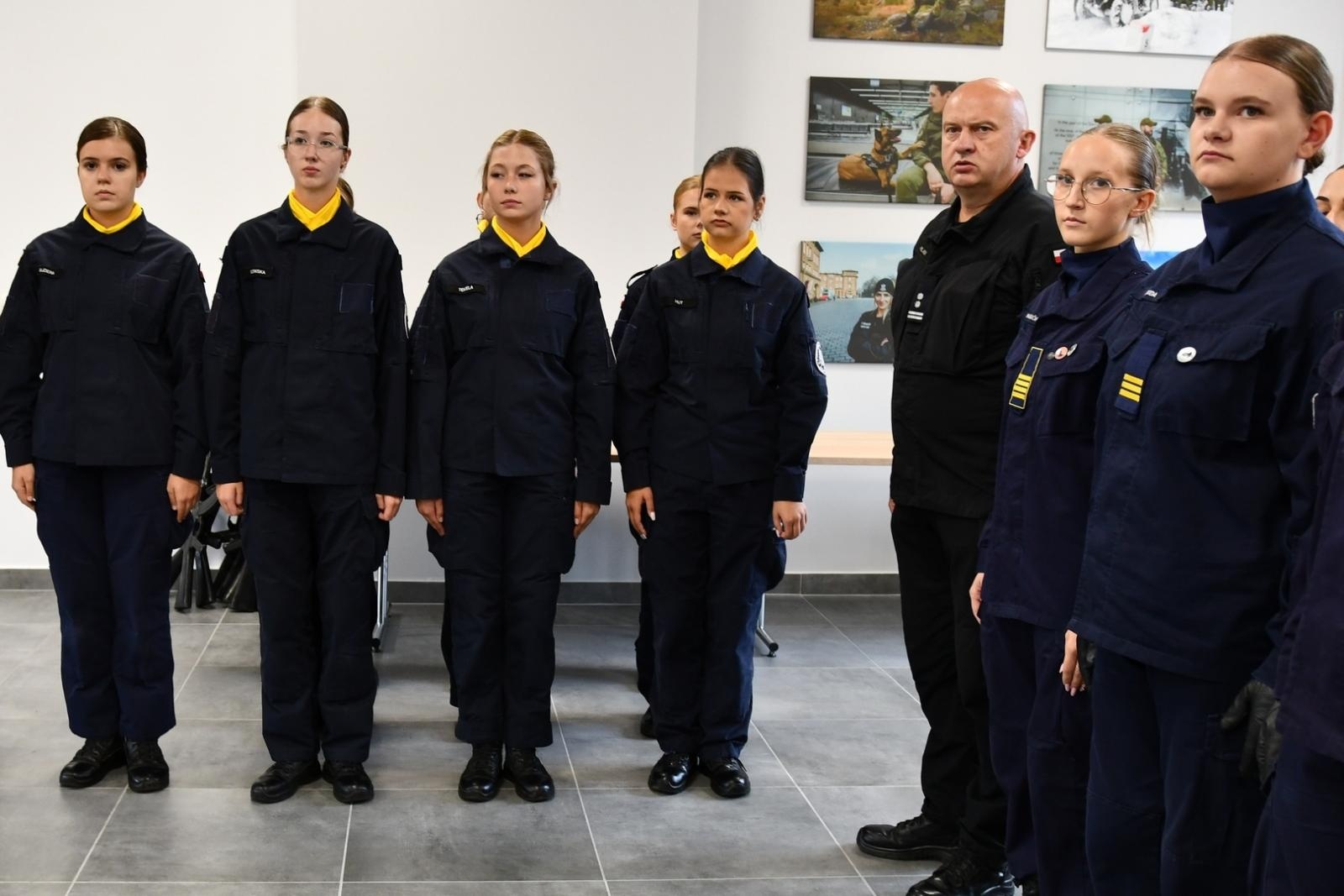 Zdjęcie w galerii na portalu naszraciborz.pl: II Ogólnopolski Przegląd Musztry Klas Mundurowych w Raciborzu wiadomości z regionu