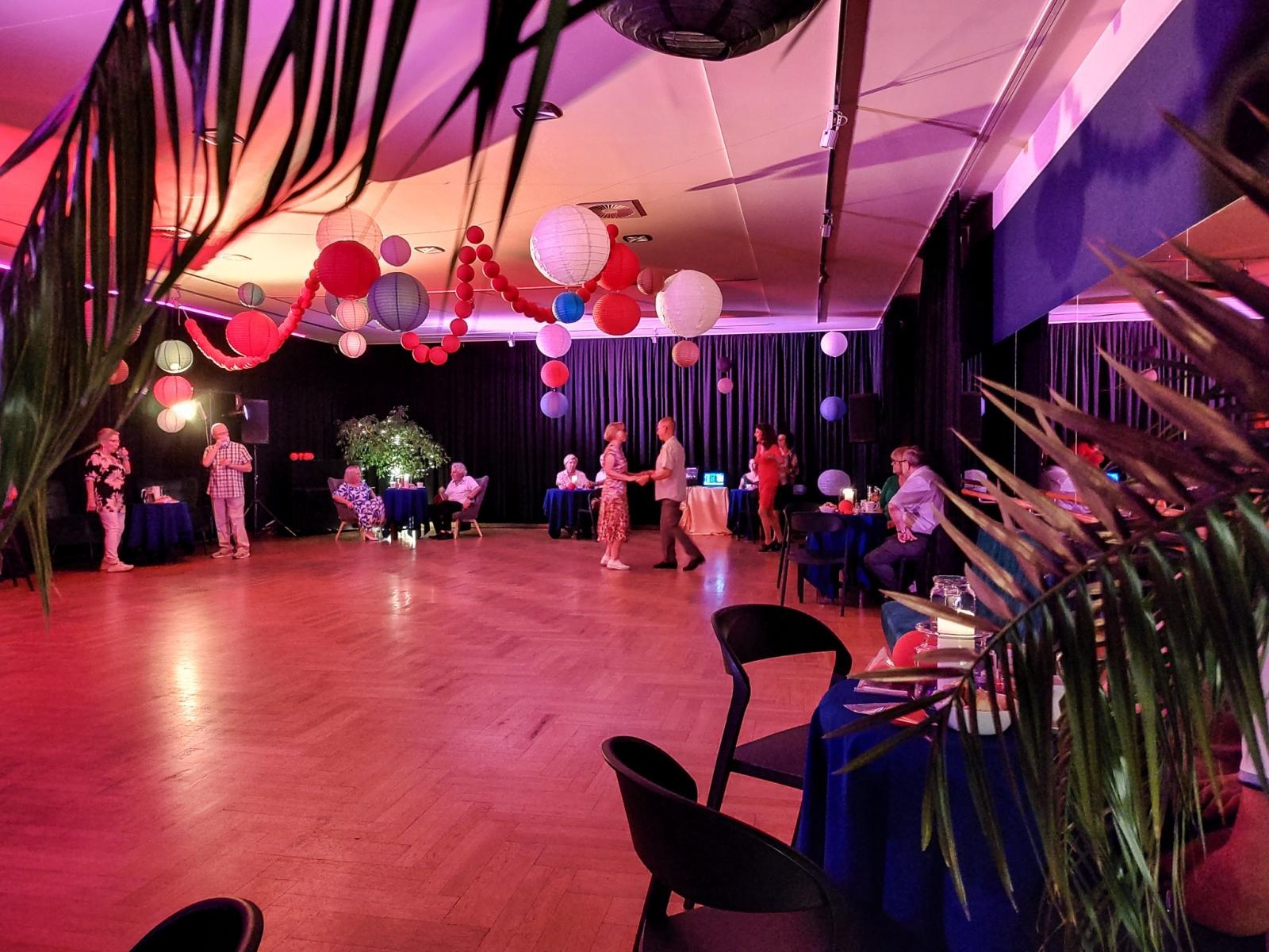 Zdjęcie w galerii na portalu naszraciborz.pl: Fajfy jak za dawnych lat! Tak się bawią seniorzy z Raciborza wiadomości z regionu