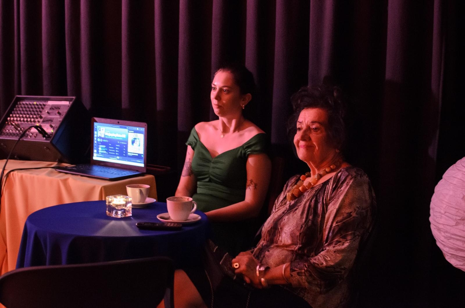 Zdjęcie w galerii na portalu naszraciborz.pl: Fajfy jak za dawnych lat! Tak się bawią seniorzy z Raciborza wiadomości z regionu