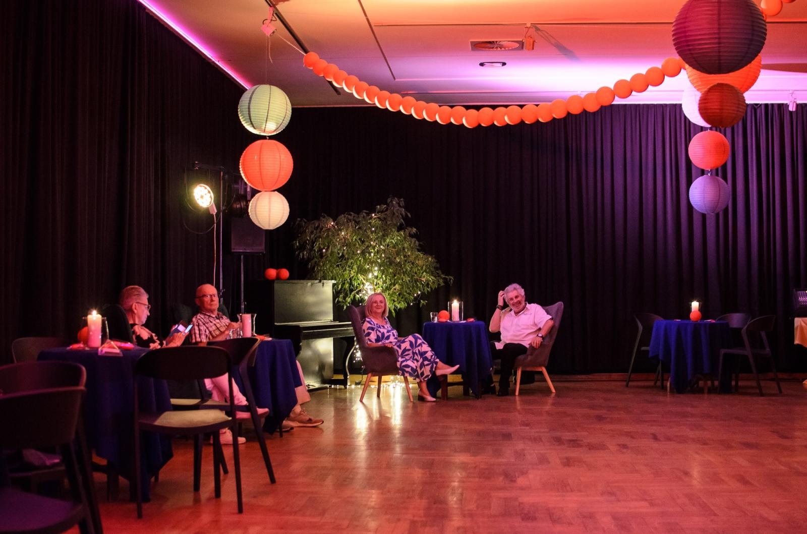 Zdjęcie w galerii na portalu naszraciborz.pl: Fajfy jak za dawnych lat! Tak się bawią seniorzy z Raciborza wiadomości z regionu