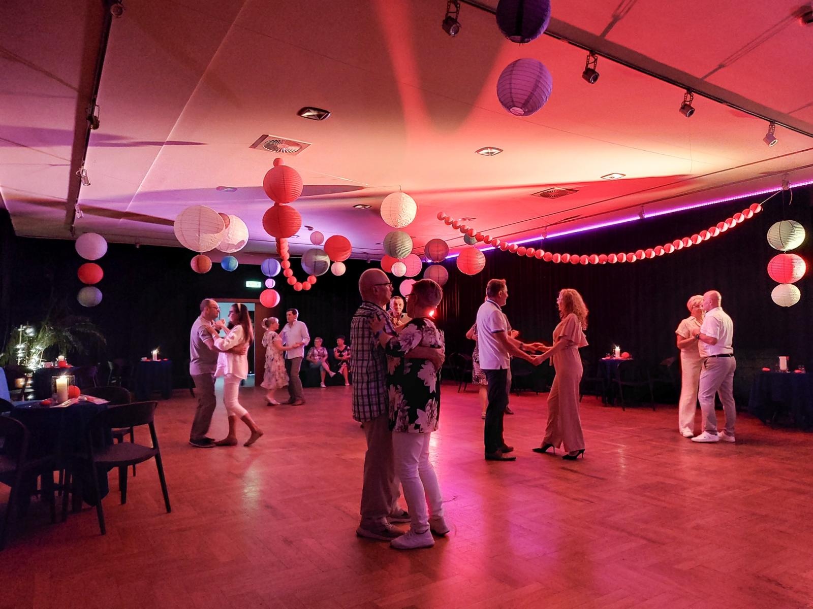 Zdjęcie w galerii na portalu naszraciborz.pl: Fajfy jak za dawnych lat! Tak się bawią seniorzy z Raciborza wiadomości z regionu