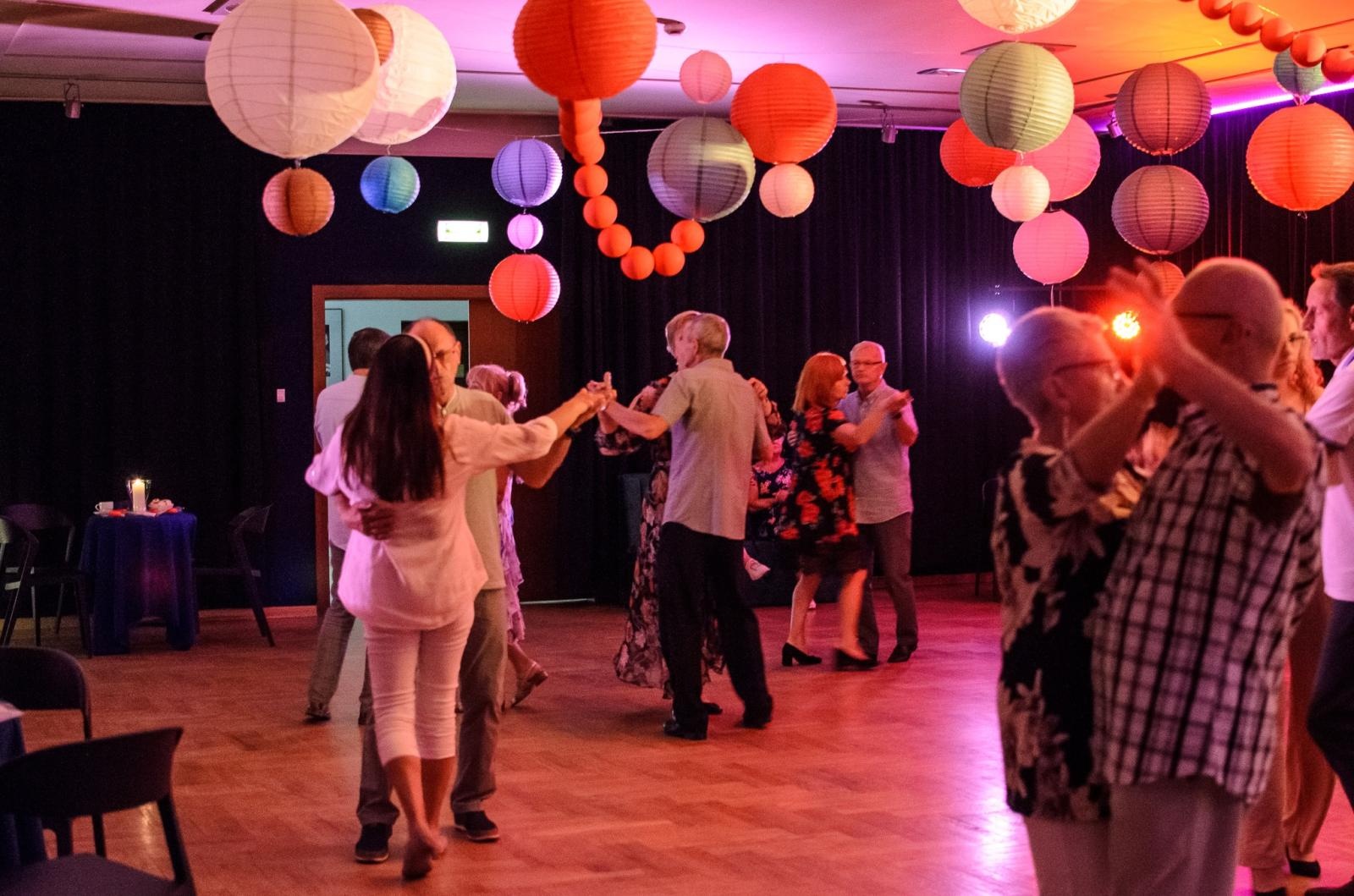 Zdjęcie w galerii na portalu naszraciborz.pl: Fajfy jak za dawnych lat! Tak się bawią seniorzy z Raciborza wiadomości z regionu