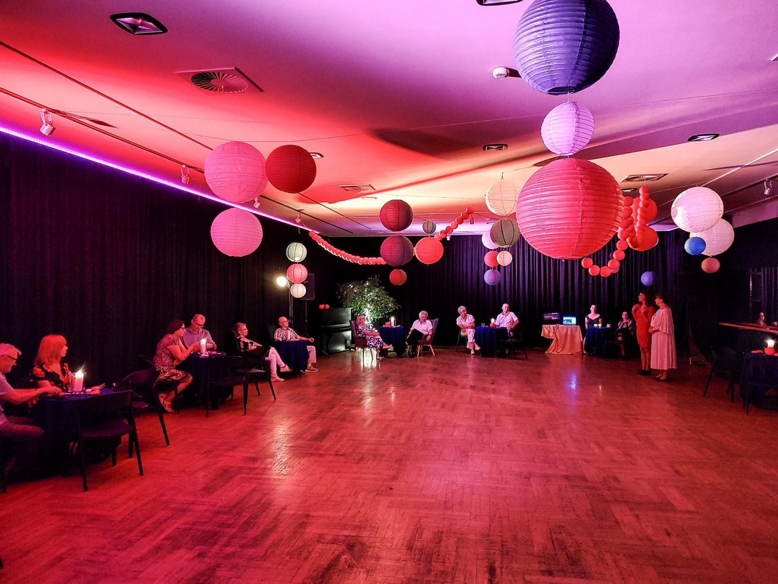 Zdjęcie w galerii na portalu naszraciborz.pl: Fajfy jak za dawnych lat! Tak się bawią seniorzy z Raciborza wiadomości z regionu