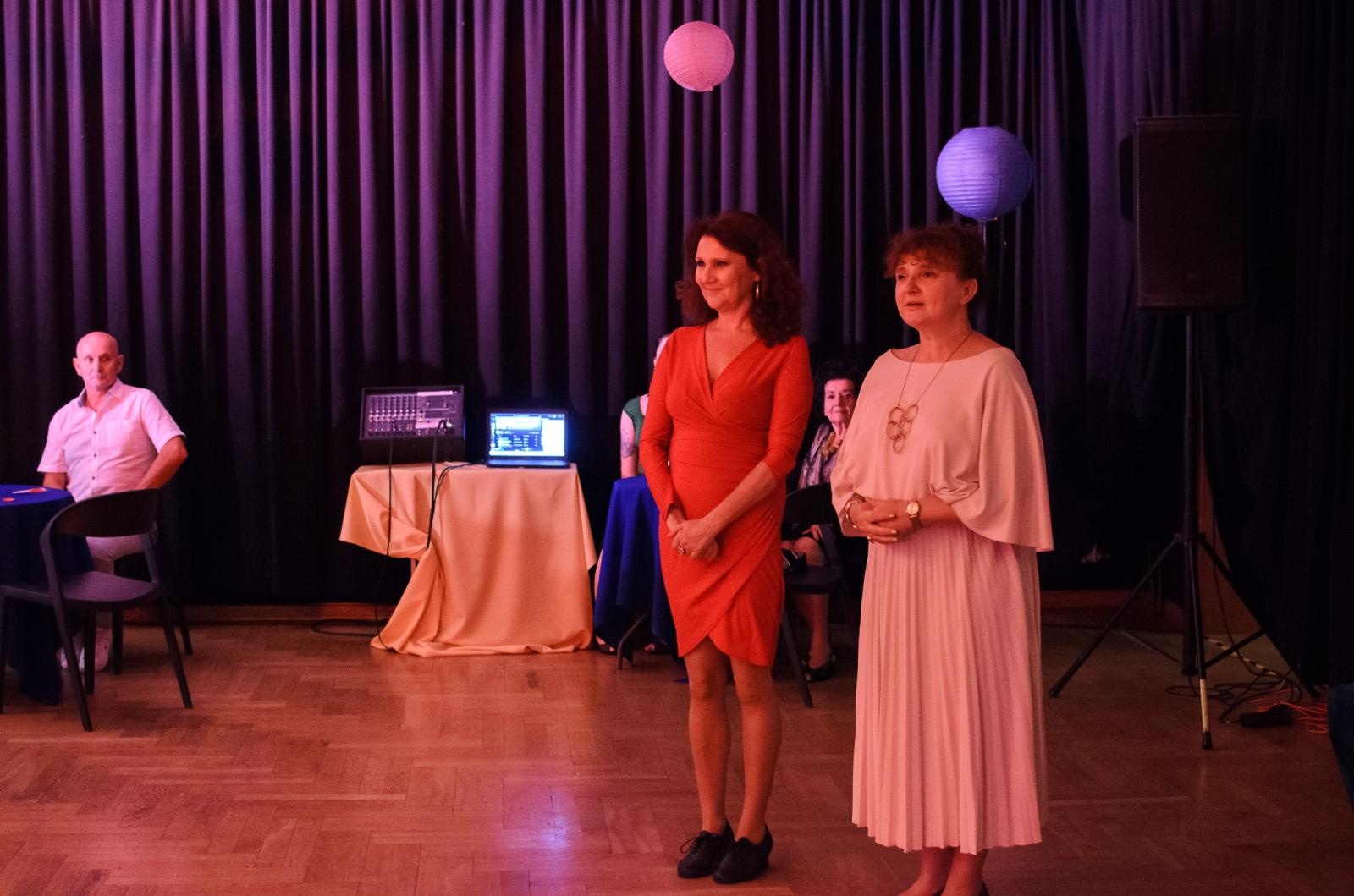 Zdjęcie w galerii na portalu naszraciborz.pl: Fajfy jak za dawnych lat! Tak się bawią seniorzy z Raciborza wiadomości z regionu