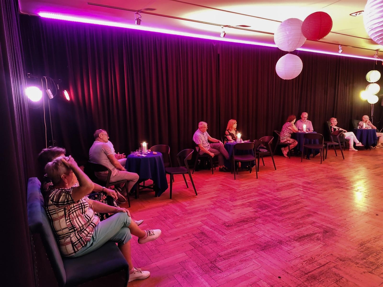 Zdjęcie w galerii na portalu naszraciborz.pl: Fajfy jak za dawnych lat! Tak się bawią seniorzy z Raciborza wiadomości z regionu