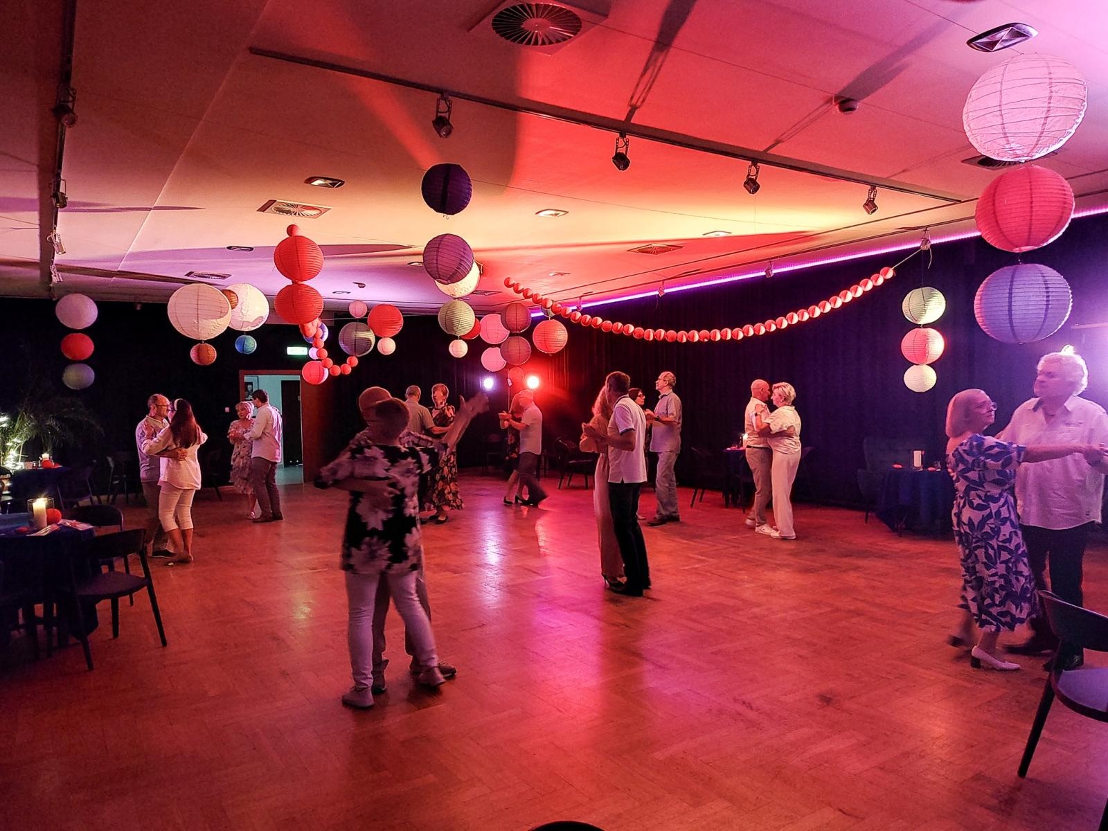 Zdjęcie w galerii na portalu naszraciborz.pl: Fajfy jak za dawnych lat! Tak się bawią seniorzy z Raciborza wiadomości z regionu