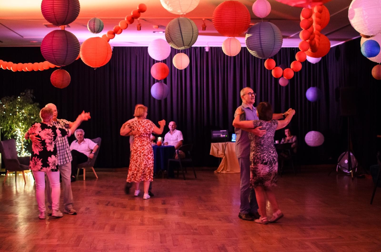 Zdjęcie w galerii na portalu naszraciborz.pl: Fajfy jak za dawnych lat! Tak się bawią seniorzy z Raciborza wiadomości z regionu