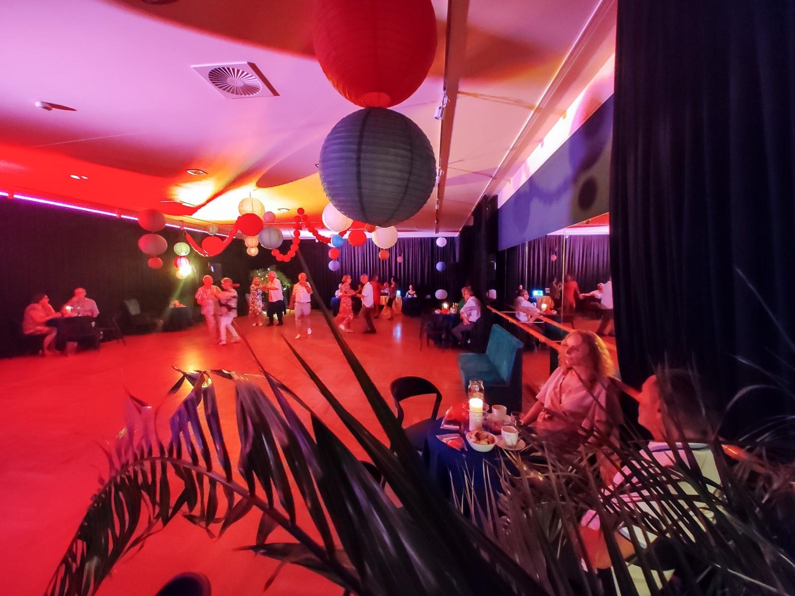 Zdjęcie w galerii na portalu naszraciborz.pl: Fajfy jak za dawnych lat! Tak się bawią seniorzy z Raciborza wiadomości z regionu