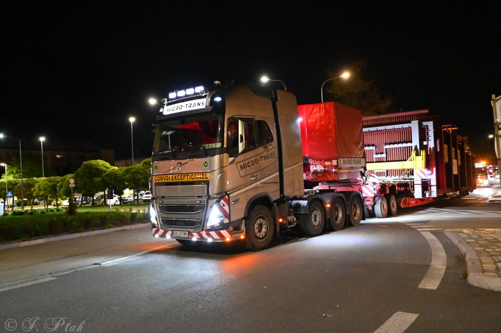 Zdjęcie w galerii na portalu naszraciborz.pl: Transport jak za najlepszych lat Rafako. ZRE ELKO wysłało do Niemiec gigantyczne elementy kotła wiadomości z regionu