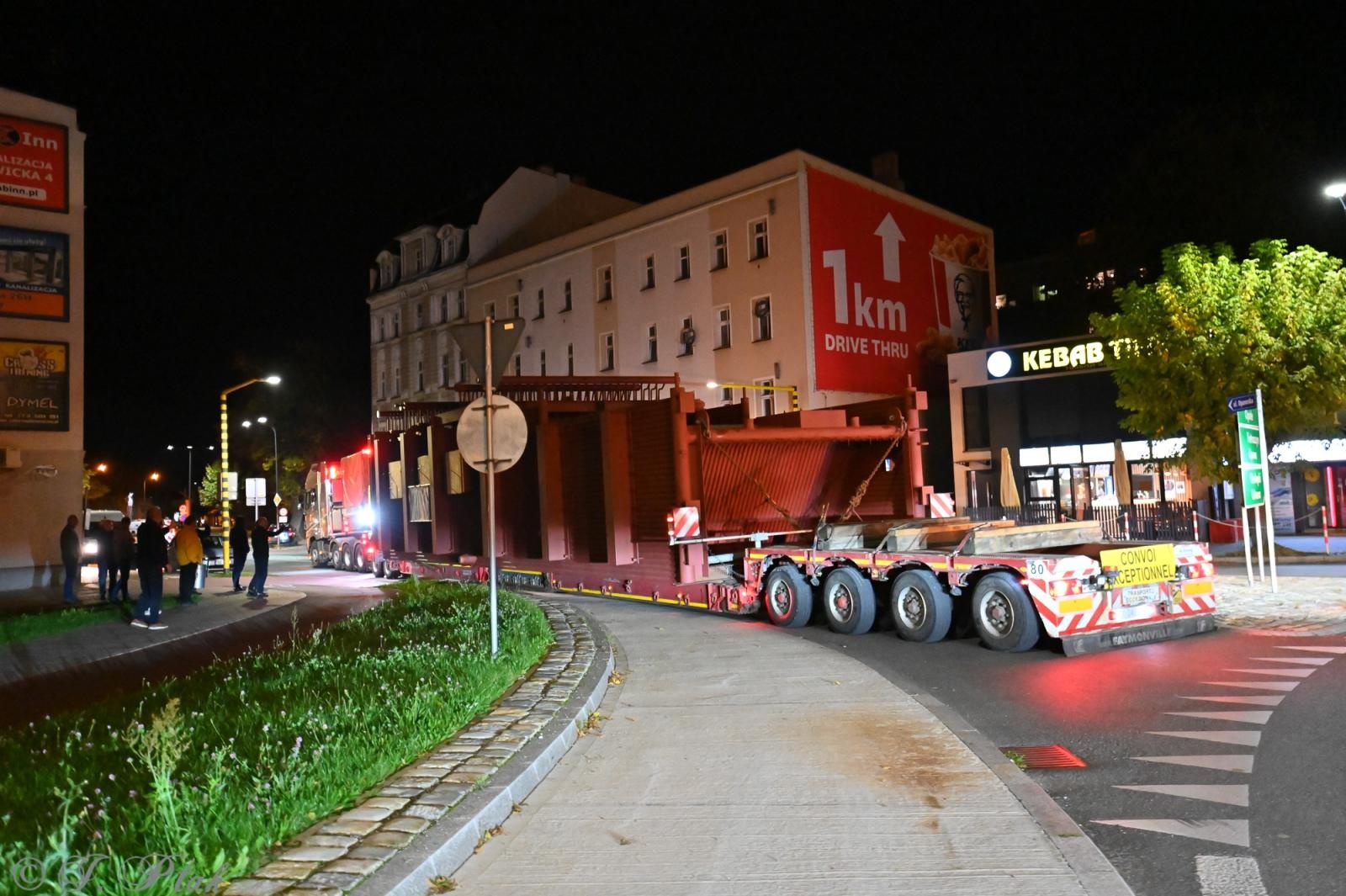 Zdjęcie w galerii na portalu naszraciborz.pl: Transport jak za najlepszych lat Rafako. ZRE ELKO wysłało do Niemiec gigantyczne elementy kotła wiadomości z regionu