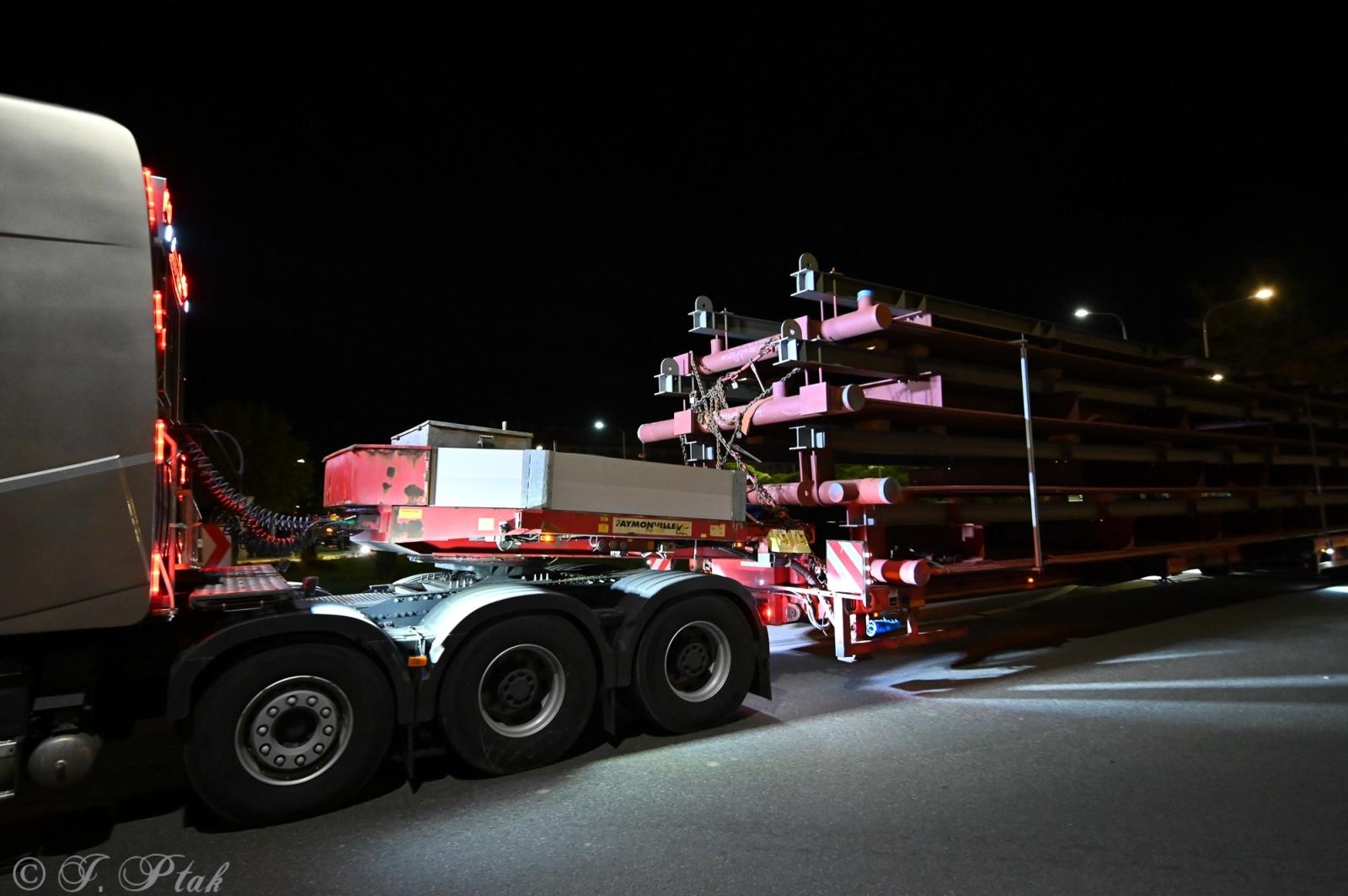 Zdjęcie w galerii na portalu naszraciborz.pl: Transport jak za najlepszych lat Rafako. ZRE ELKO wysłało do Niemiec gigantyczne elementy kotła wiadomości z regionu